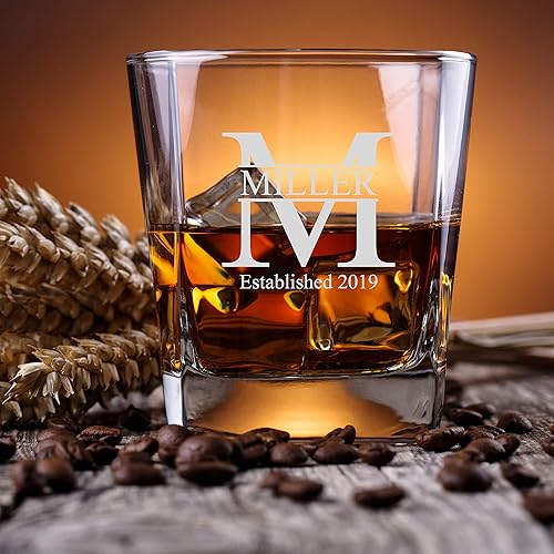 Vista 2 de Personalized Whiskey Bourbon Cube Rocks Glass Set Bottle