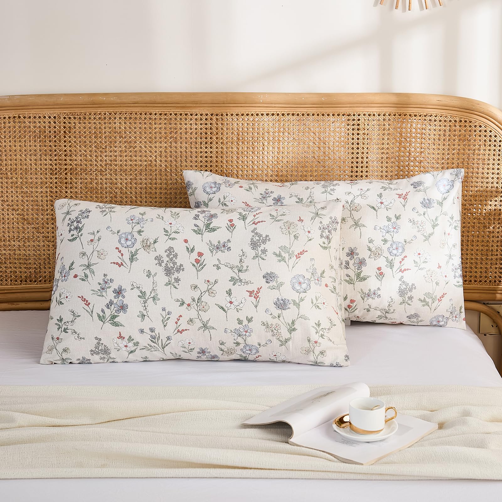 Herside Queen Size Pillowcases Set of 2, 100% Cotton Pillow Cases, Beige Botanical Floral Vintage Pillow Covers, Soft Breathable Envelope Closure Pillow Case Set (Queen, 50x75cm)