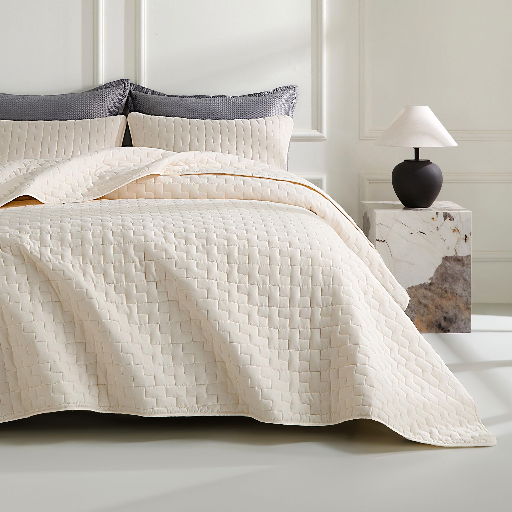 beeweed Double Size Quilt Set 3 Pieces, Lightweight Microfiber Z-Pattern Bedspreads for All Season, Beige Soft Summer Coverlet Set with 2 Pillow Shams (Double 220x240 CM)
