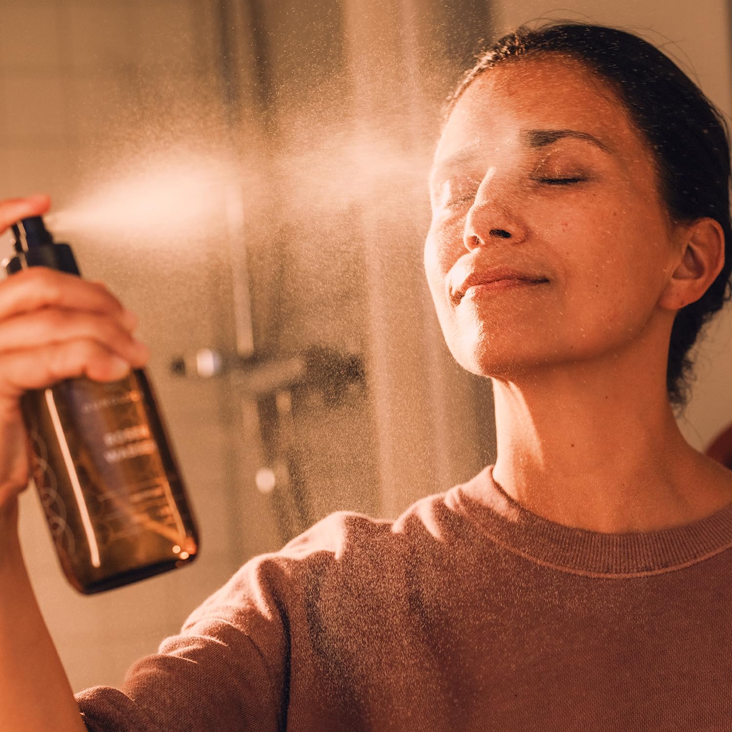JUNGLÜCK 100% BIO Rosenwasser Spray 250ml - Vegan | 100% Rein Natürliches Gesichtswasser schenkt erfrischenden Duft und klärt porentief | Gesichtsreinigung ohne Alkohol für Gesicht, Körper und Haare