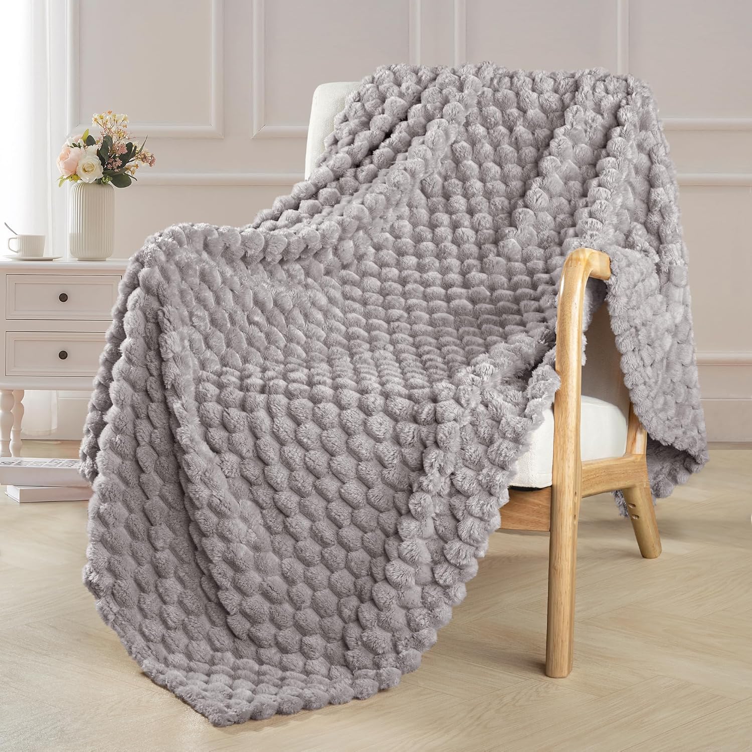 Exclusivo Mezcla Extra Large Soft Fleece Throw Blanket, 50×70 Inches Stylish Jacquard Throw Blanket for Couch, Fuzzy Cozy Lightweight for All Season, Light Grey