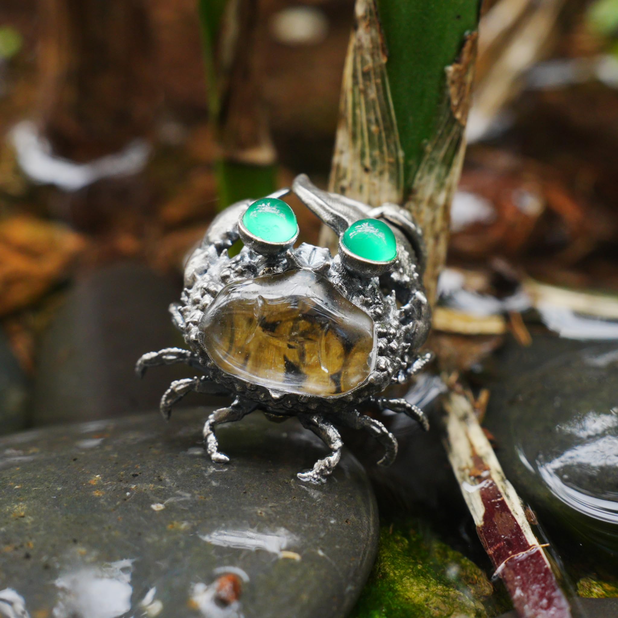 Generisch 925 Sterling Silber Krabben Anhänger mit Bergkristall und grünem Achat, handgefertigte Tier Halskette im maritimen Design, Unisex Schmuckstück