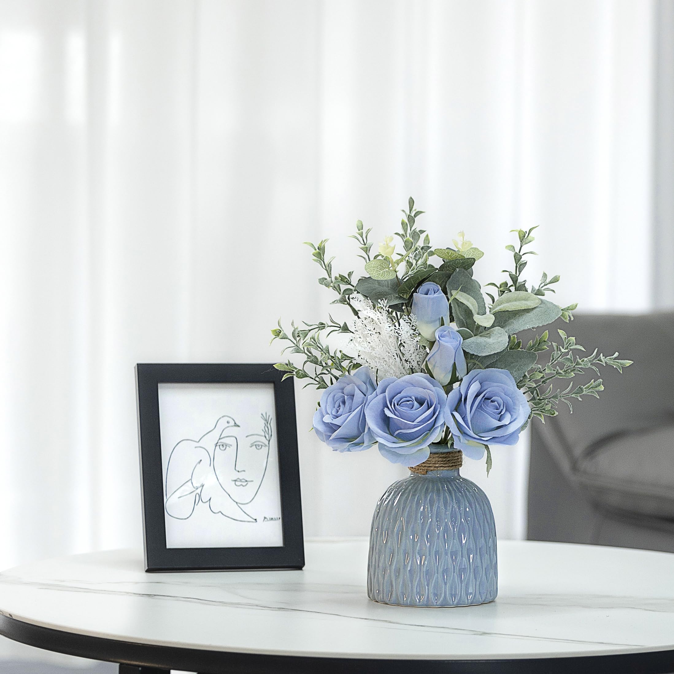 Amazon｜MOOMASSの花瓶付き造花、花瓶に入った青いバラのフェイク