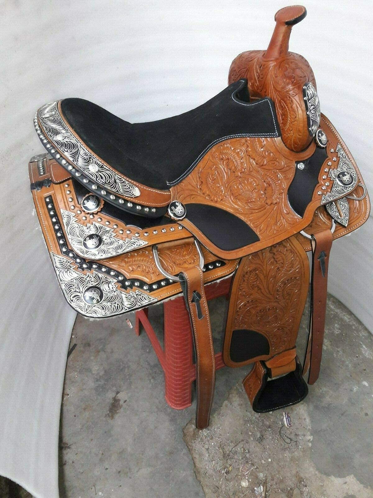 Equestrian Universe - Sella Western in pelle con angolo argentato canchos