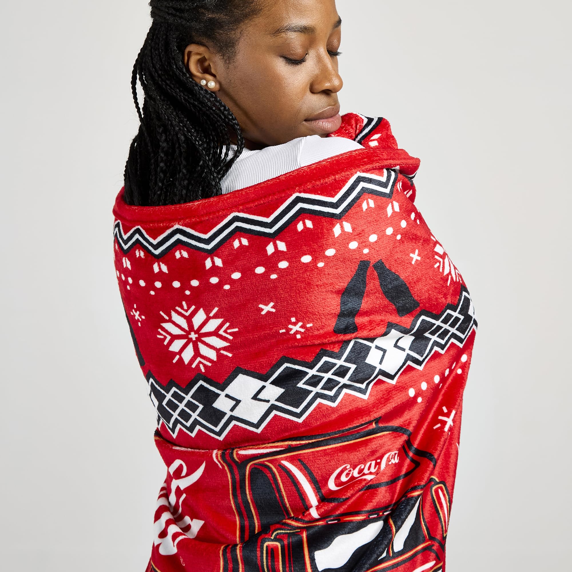 Offizielle Coca-Cola Weihnachts-Fleecedecke – gemütliche Holidays Are Coming-Truck-Design Überwurf – weiches Flanell-Fleece – offizielles Coke-Merchandise-Produkt – 150 x 125 cm