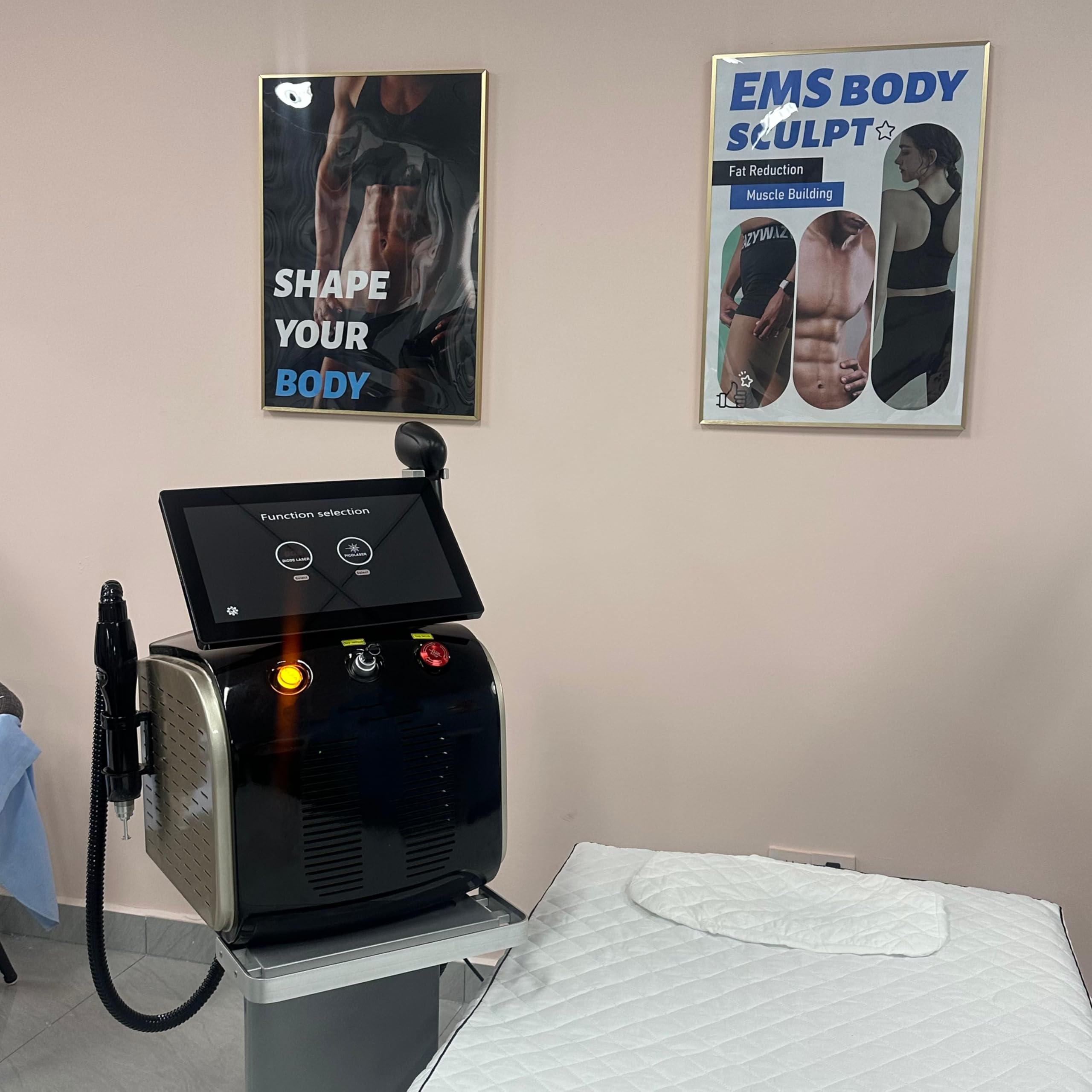 Máquina Profesional de Depilación Láser Diodo 808nm PicoSegundos 4000W Triple Longitud de Onda 808nm 755nm 1064nm Pantalla Táctil Sistema de Enfriamiento por Hielo