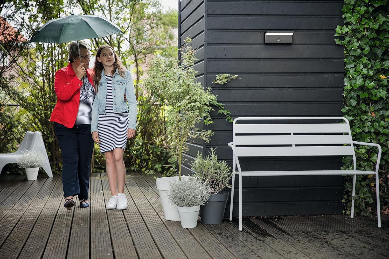 Philips Bustan Wandleuchten für den Außenbereich, 9 W, 4000 K Kaltweiß, wasserbeständig, anthrazit, IP44 wetterfest