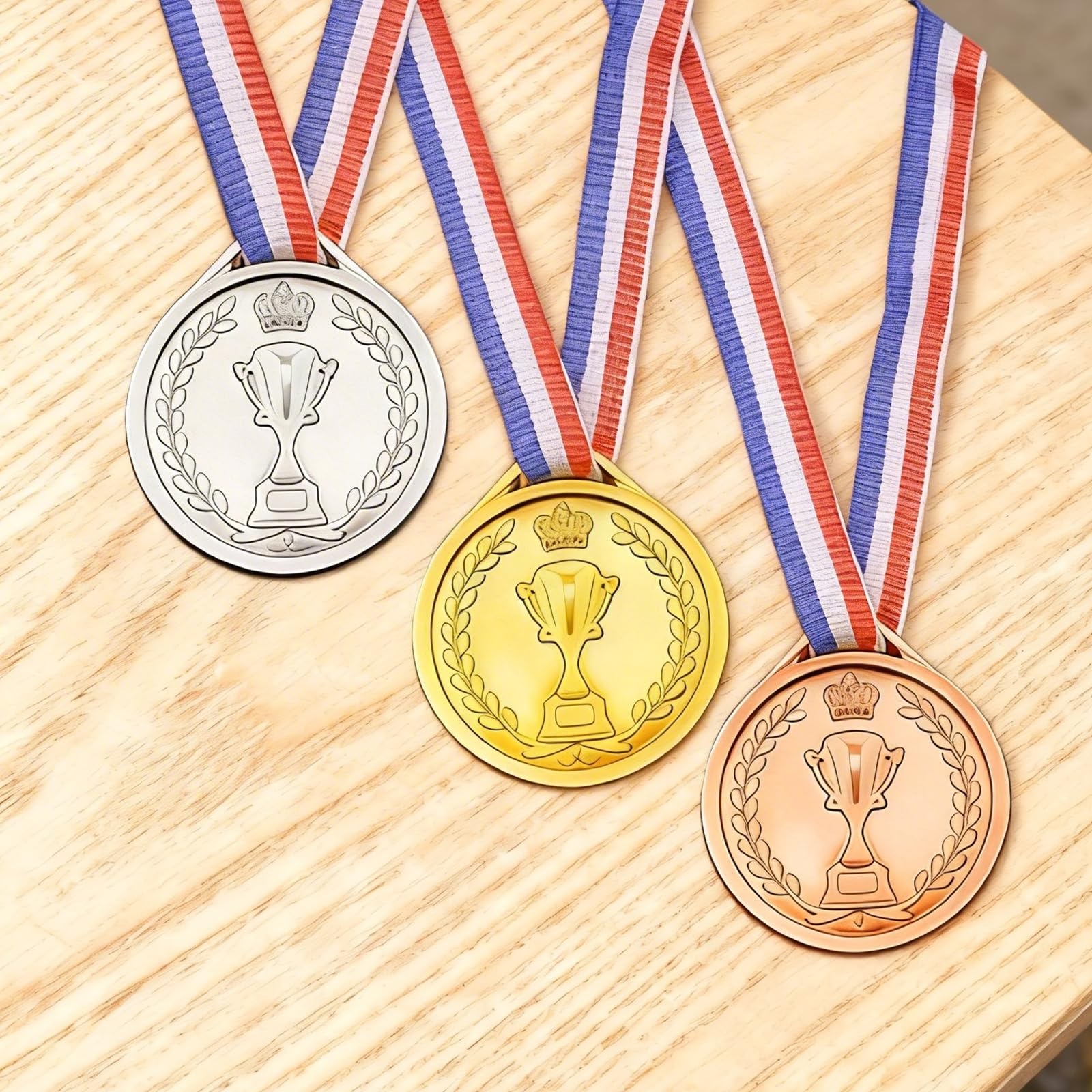 Lot de 30 Medaille, Medaille Enfant, Medailles, Medailles Enfant, Médaille et Trophée Récompenses avec Ruban Rouge Blanc Bleu Pour Sport, École, Anniversaire, Jeux, Concours, Cérémonie 4,2x3,7cm