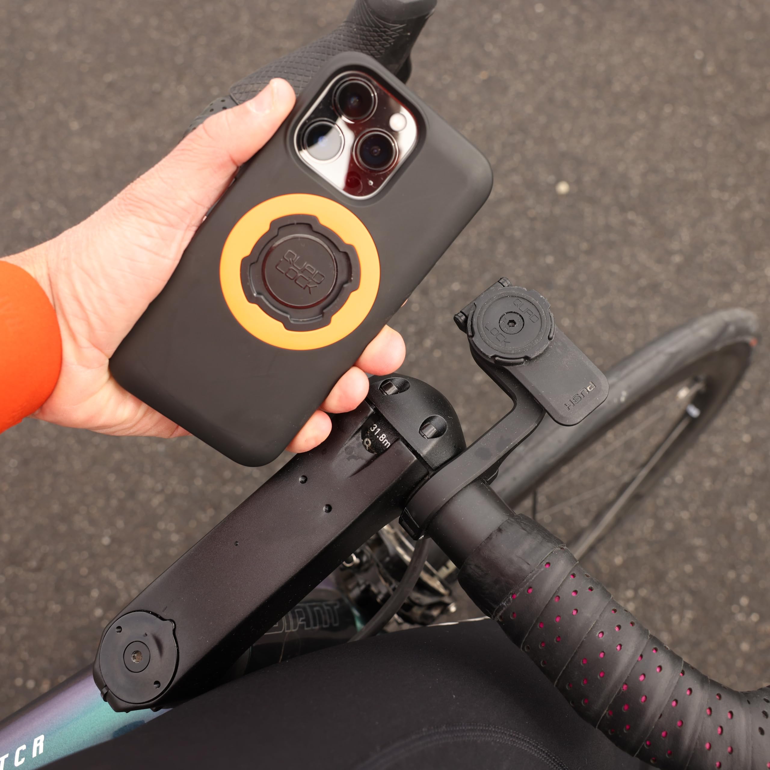 QUAD LOCK Out Front Lenker Fahrrad Handyhalterung PRO (V2) für iPhone, Galaxy, Pixel und Universal-Adapter