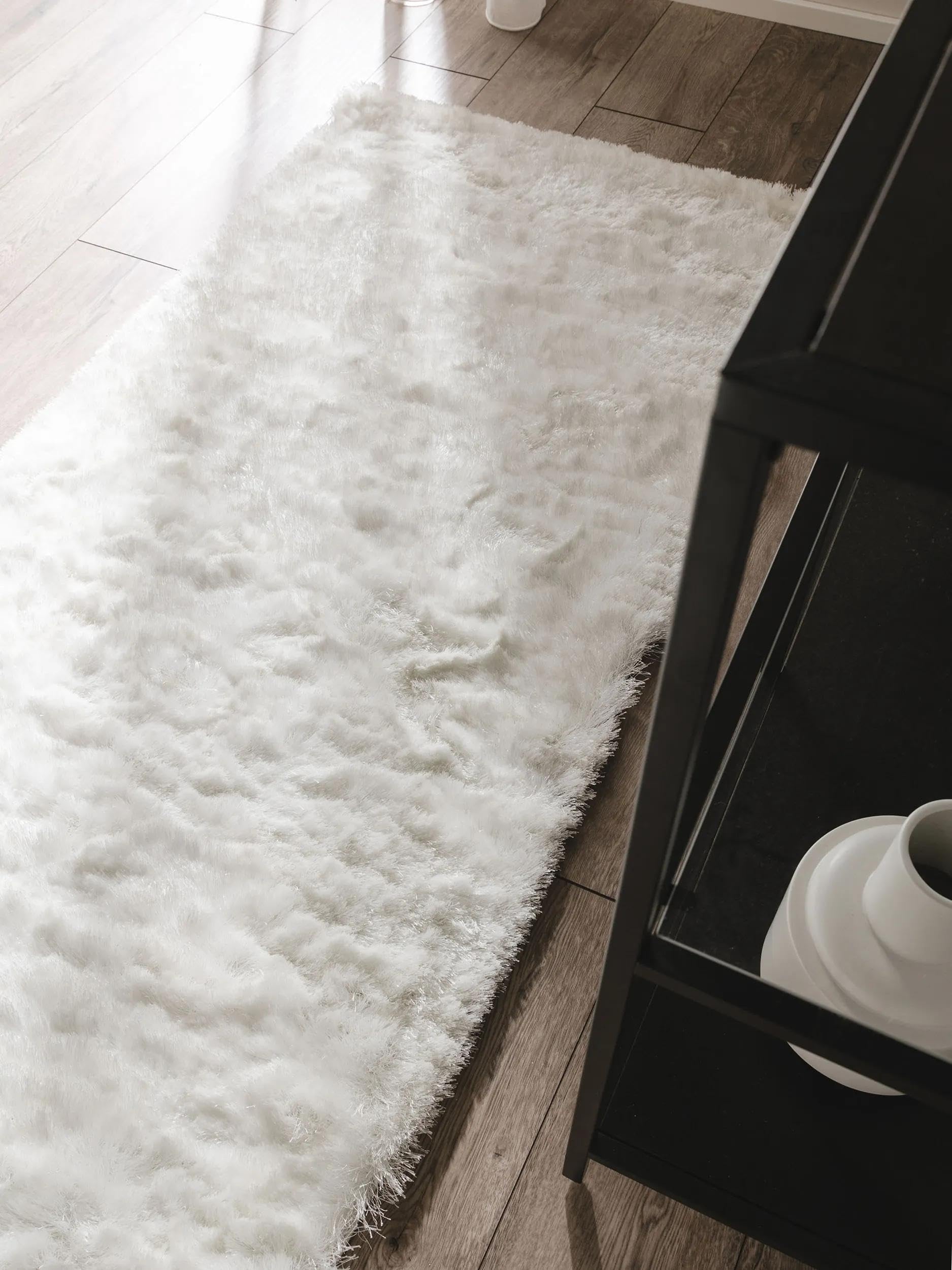 benuta Nest Hochflorteppich Whisper - Weiß 80x300 cm - Kuschelig Weicher Teppich für Schlaf- und Wohnzimmer - Pflegeleicht - Fußbodenheizung Geeignet