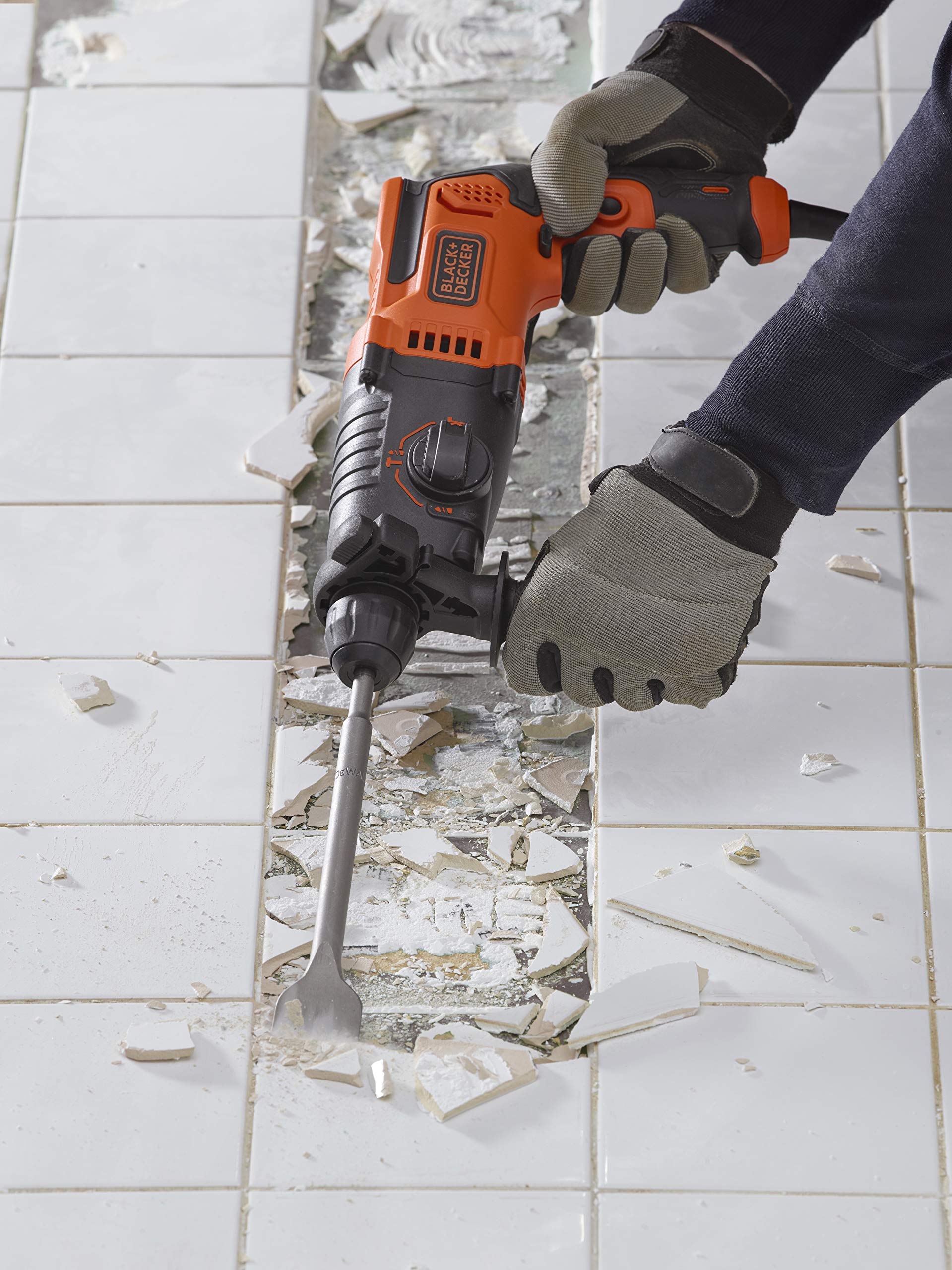 Black+Decker SDS-plus młot kombi BEHS01 (650 W, 1,4 J, do efektywnego wiercenia, udaru i lekkich prac dłutujących, w zestawie 2 wiertła SDS-plus, uchwyt wiertarski na koło zębate, adapter)