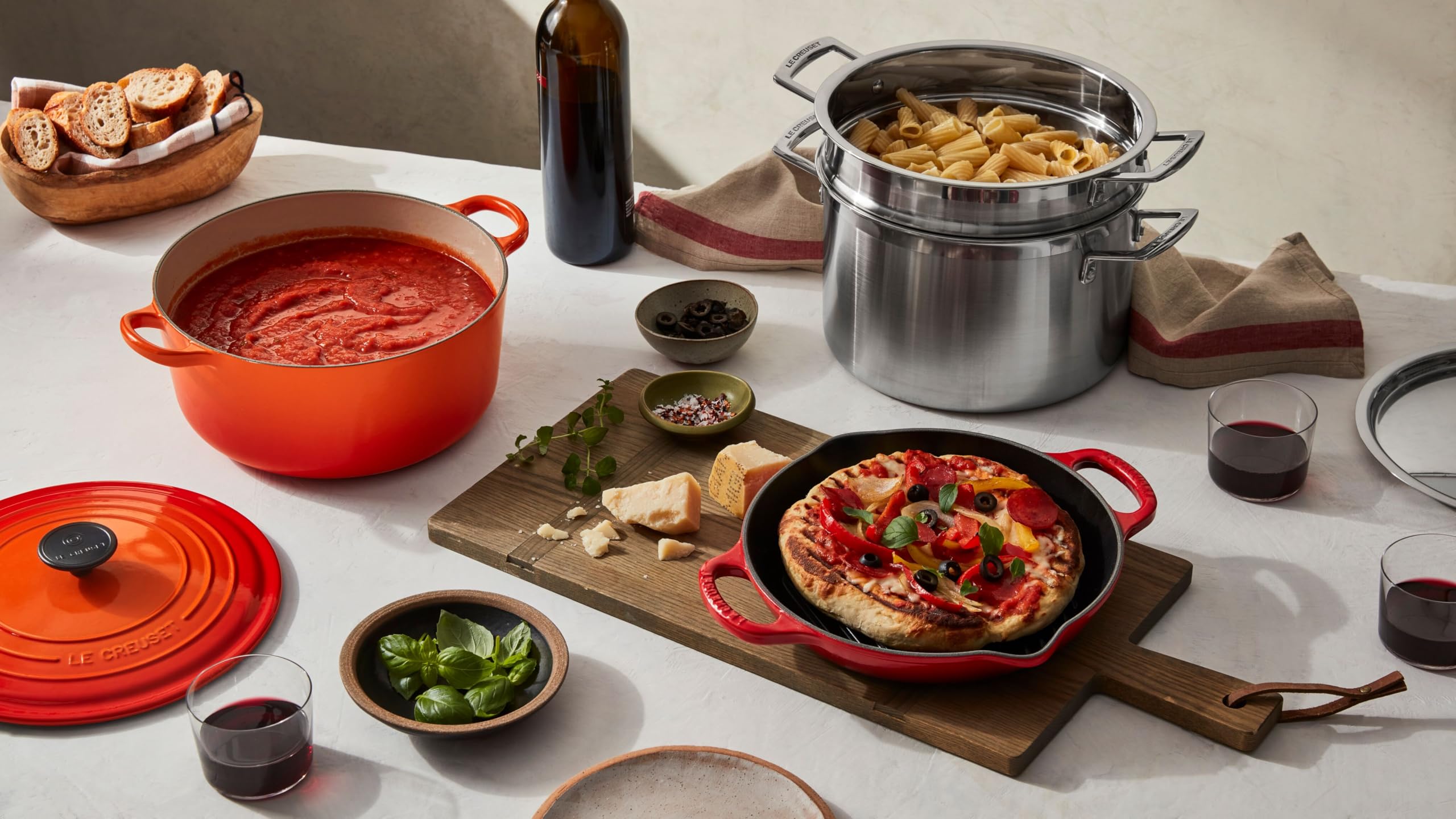 Le Creuset Parrilla redonda alta de hierro fundido esmaltado Signature con asa auxiliar, para todo tipo de placas y hornos, 25 cm, Cereza, 20208250600422