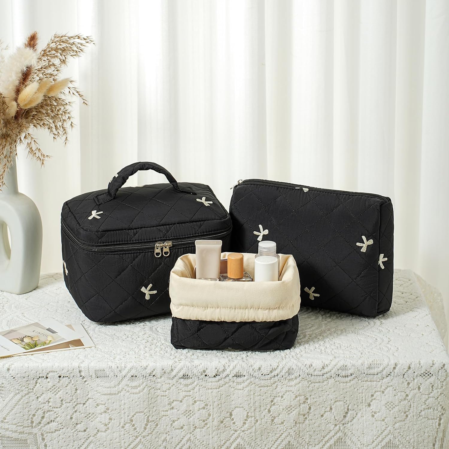 RSRSLEII 3Pcs Aesthetic Cotton Quilted Drawstring Makeup Bag Set, Aesthetic Cute Bow Makeup Pouch for Girls and Women, Aesthetic Travel Organized Cosmetic Bags for Purse(05Black Bow)
