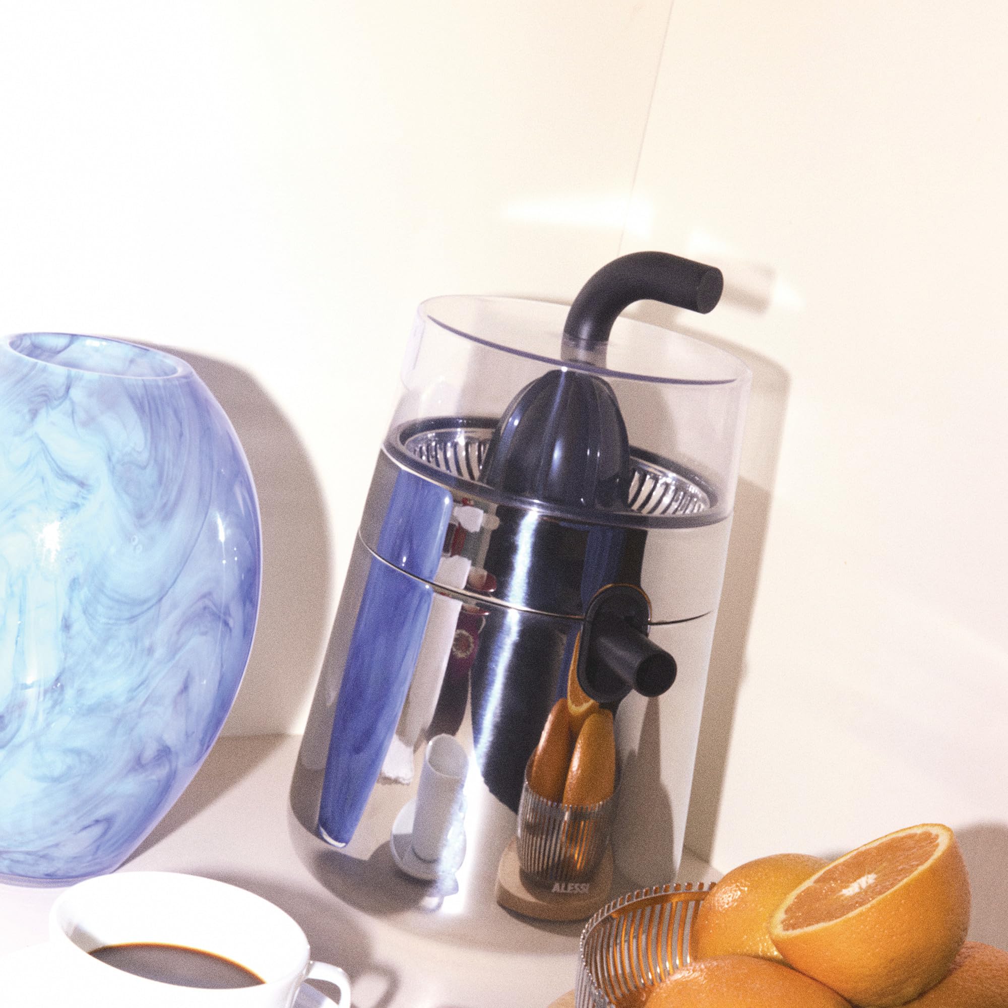 Alessi Toru NE02 B - Spremiagrumi Elettrico di Design, in Acciaio Inossidabile 18/10 e Resina Termoplastica, Presa Europea, 85W, Nero