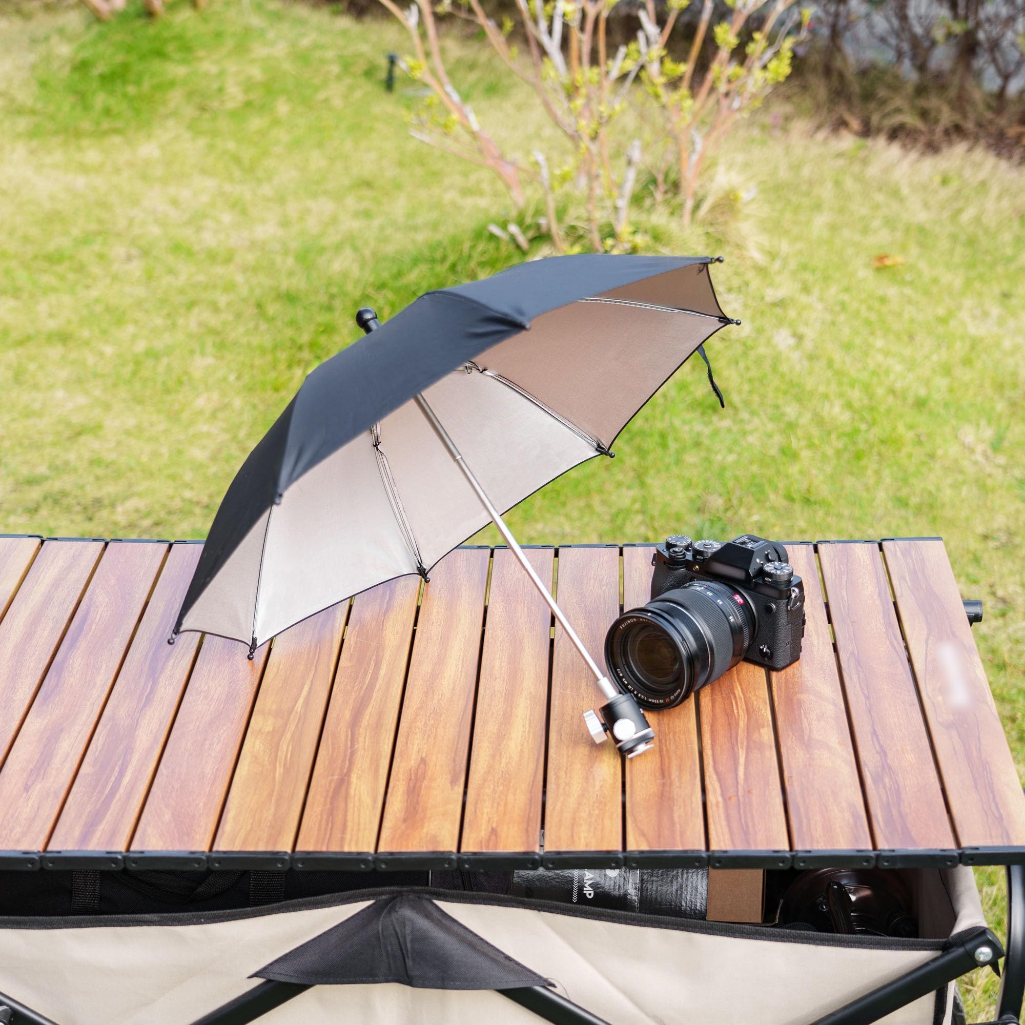 Ombrello per fotocamera con rotazione a 360° testa a sfera e scarpa fredda laterale, ombrello fotografico portatile resistente alle intemperie protegge la videocamera da pioggia, neve, luce solare
