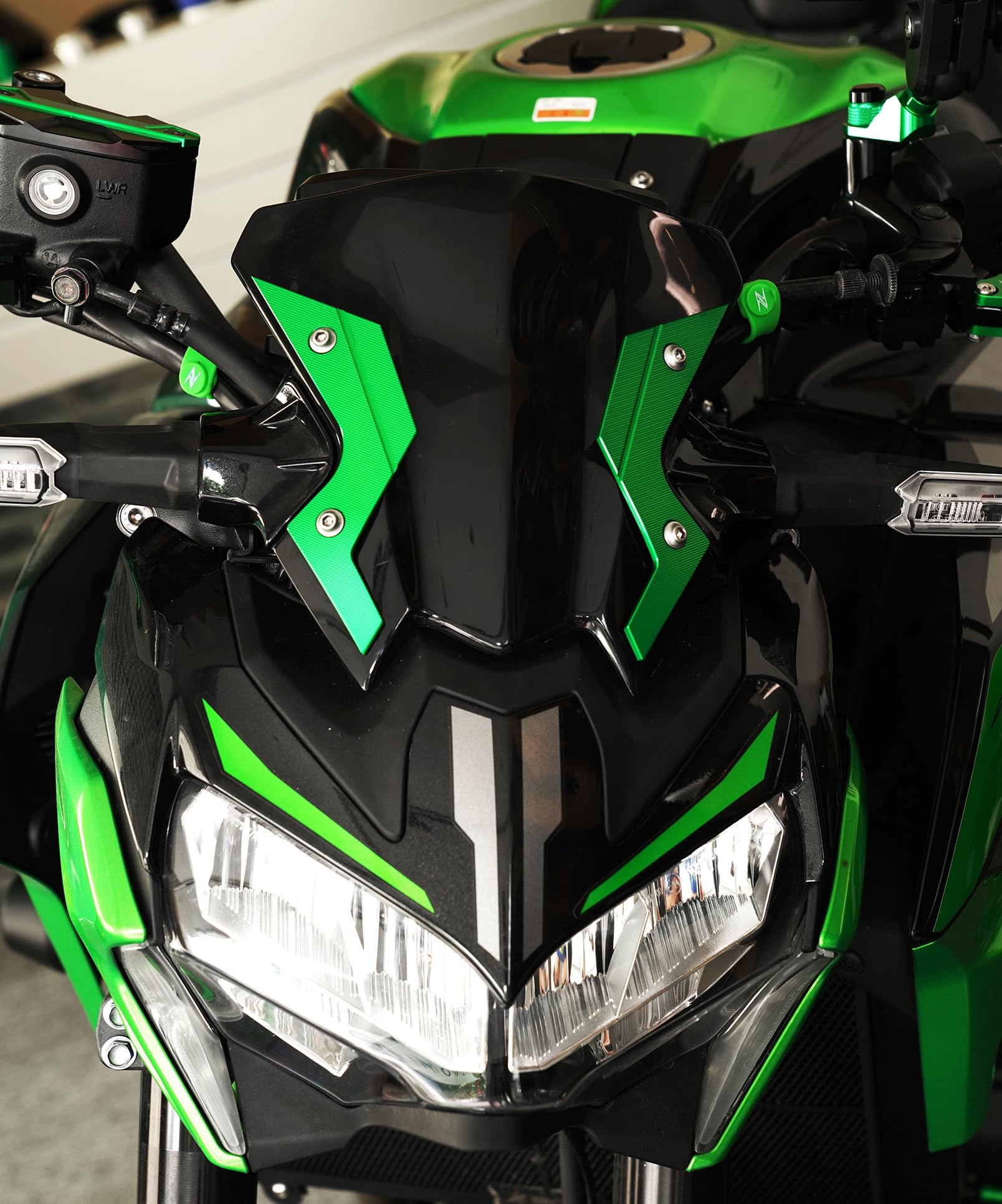 Accessori moto per Kawasaki Z900 Z 650 900 ABS Z900SE 2020-2023 2024 2025 Z650 Alluminio Parabrezza Trim Copertura Decorativa (Verde)