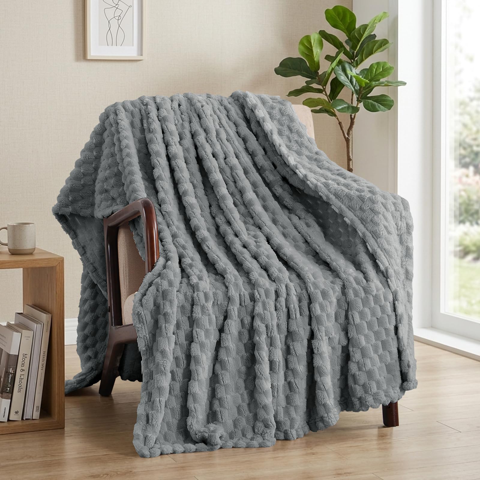 Tifschlaf Fleece Fluffy Throw Blanket - Light Grey Bed Throw Double Size for Sofa Couch, Soft & Cosy, Silver 150x200cm