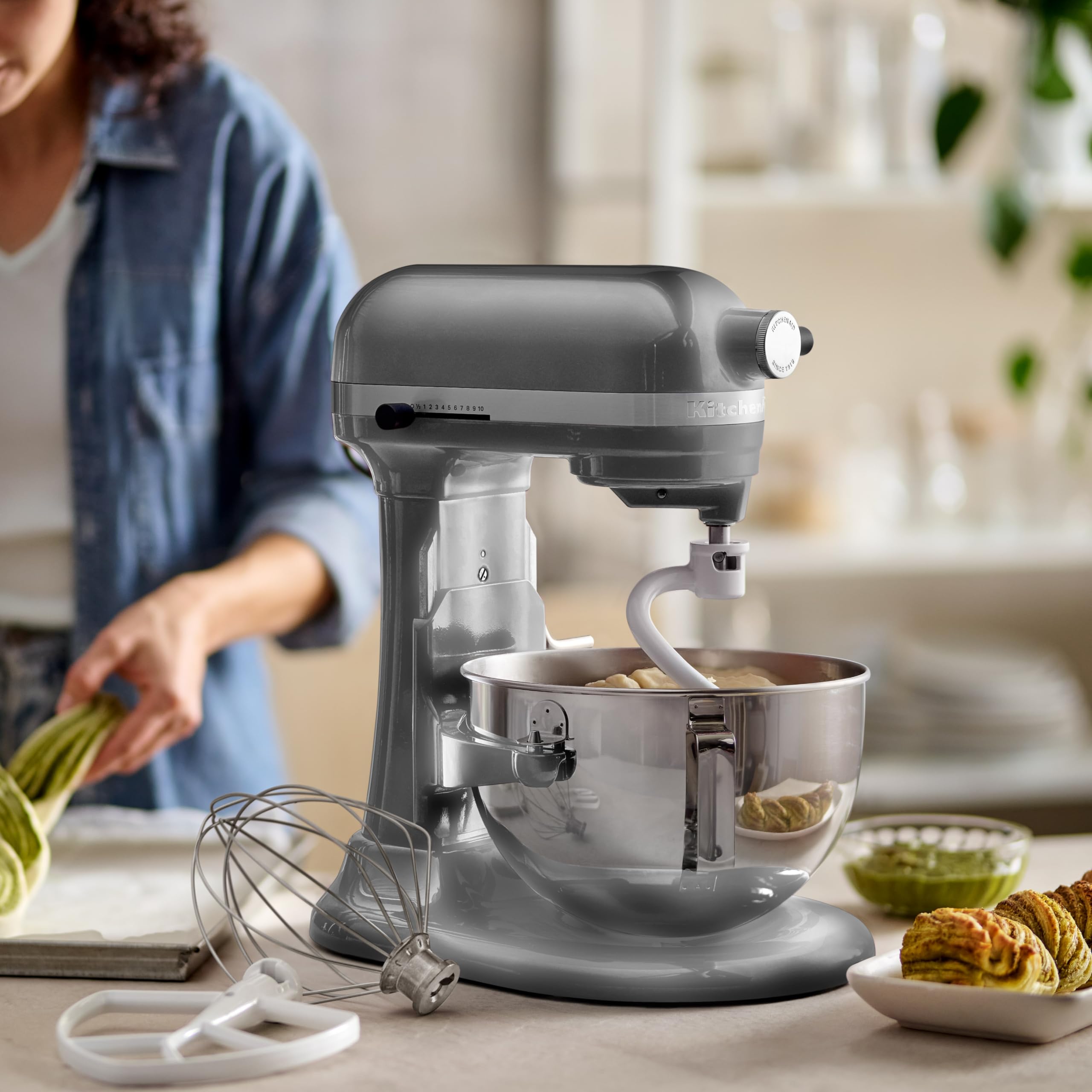 KitchenAid Batidora Amasadora Bowl-Lift 5.2L Heavy Duty, Cuerpo y Engranajes Metálicos, 11 Velocidades, Flex Edge, 67 Puntos de Contacto, Contour Silver
