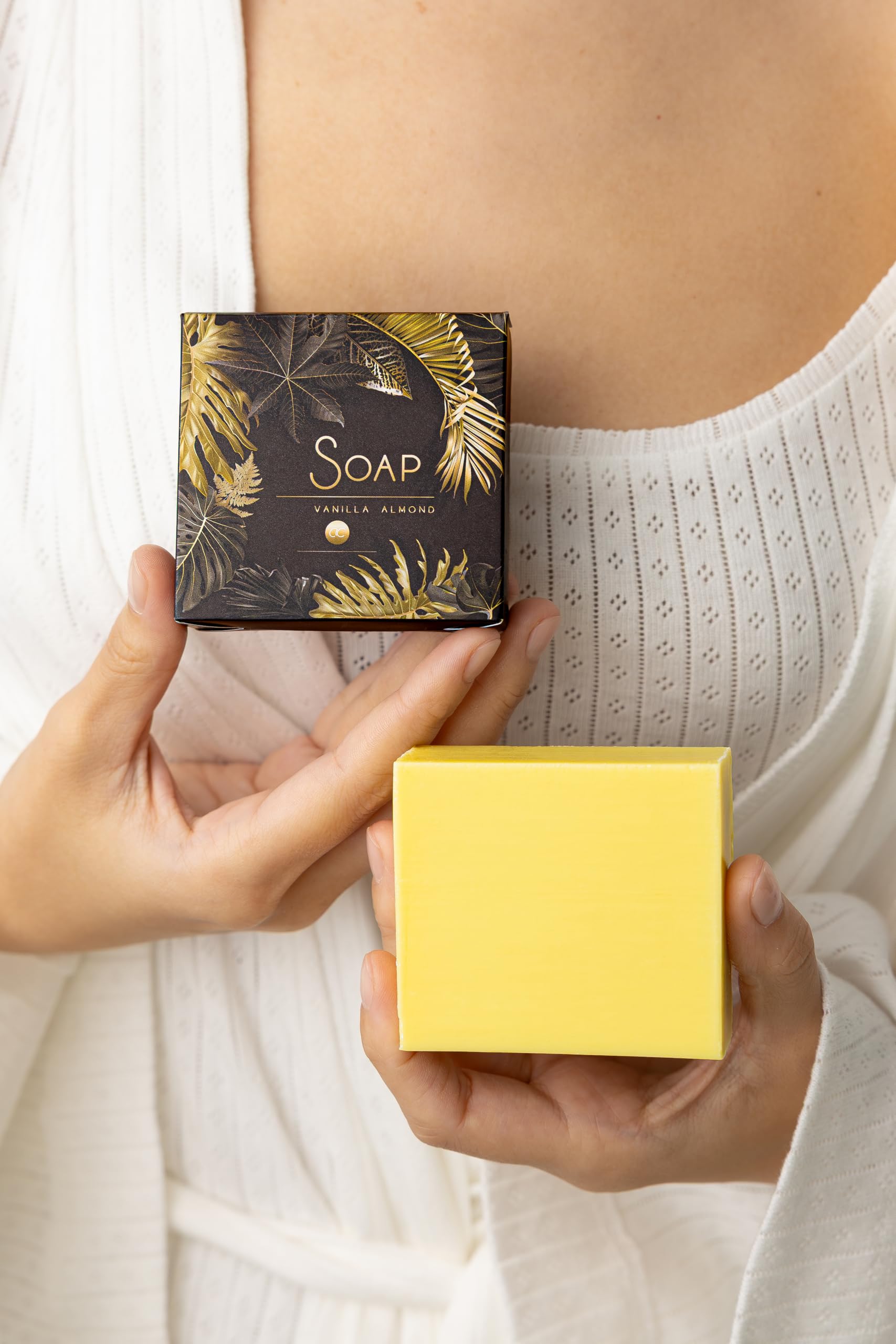 Accentra - Coffret cadeau luxe pour femme 5 pièces – Kit de bain cadeau avec bougie parfumée, savon, crème pour les mains, beurre corporel et bombe de bain – Kit bien-être pour femmes et filles pour
