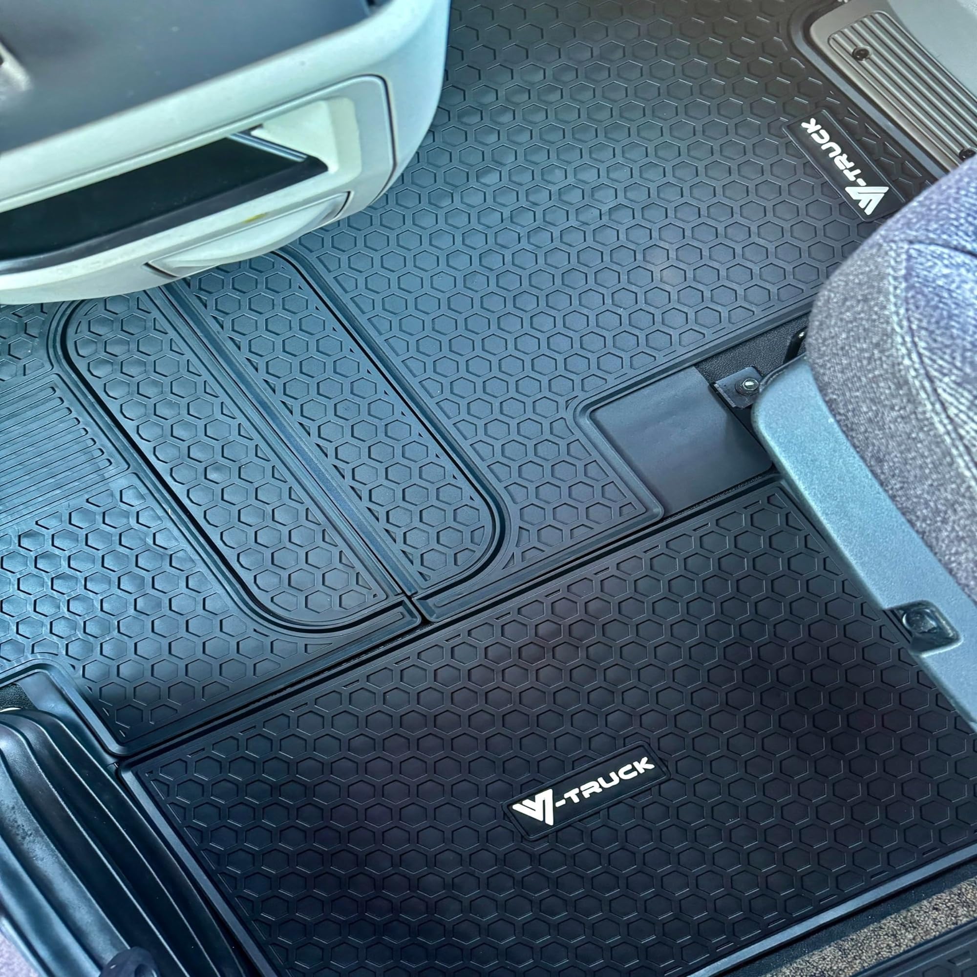 Floor Mat For Peterbilt 579 (2013-2020) & 567 (2014-2020) – Fedar Replacement