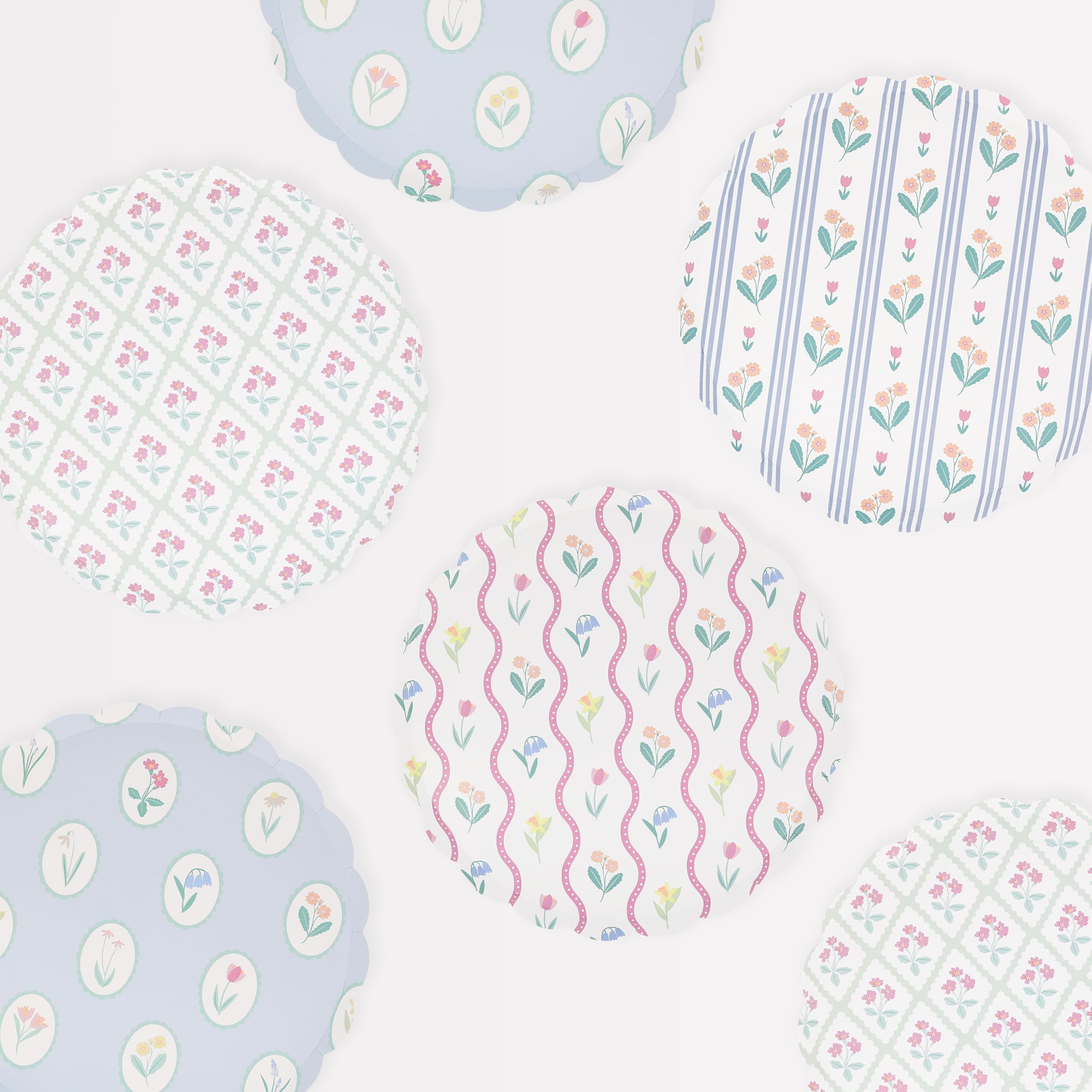 Meri Meri Floral Paper Plates (Pack of 8), Floral Disposable Plates for Party, Scalloped Edge, 2 Sizes (Dinner and Side)