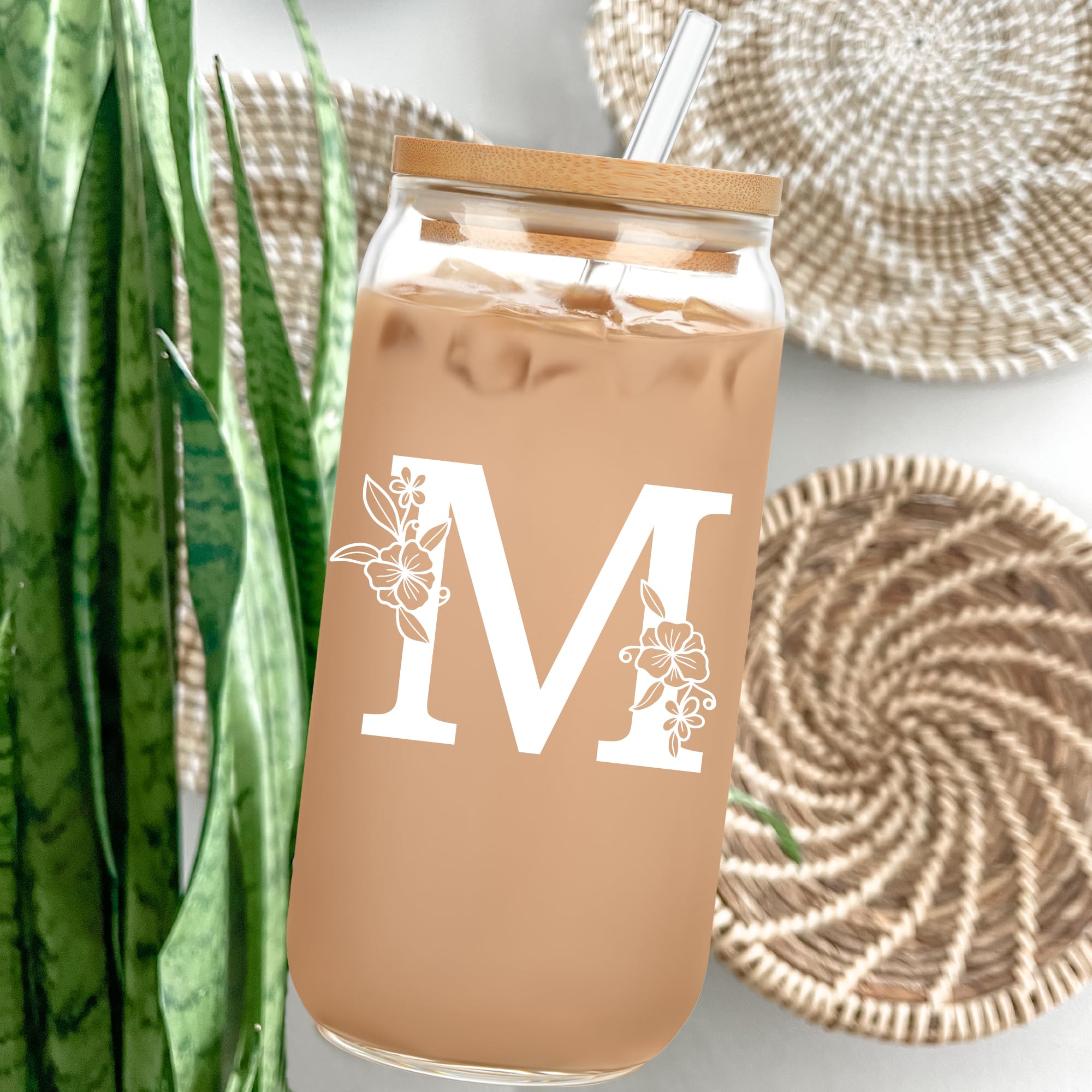Vaso personalizado, vasos de vidrio con monograma con tapas de bambú y popotes, regalos personalizados para mujeres, vasos de café helado con inicial de bonito diseño, taza de letra personalizada,