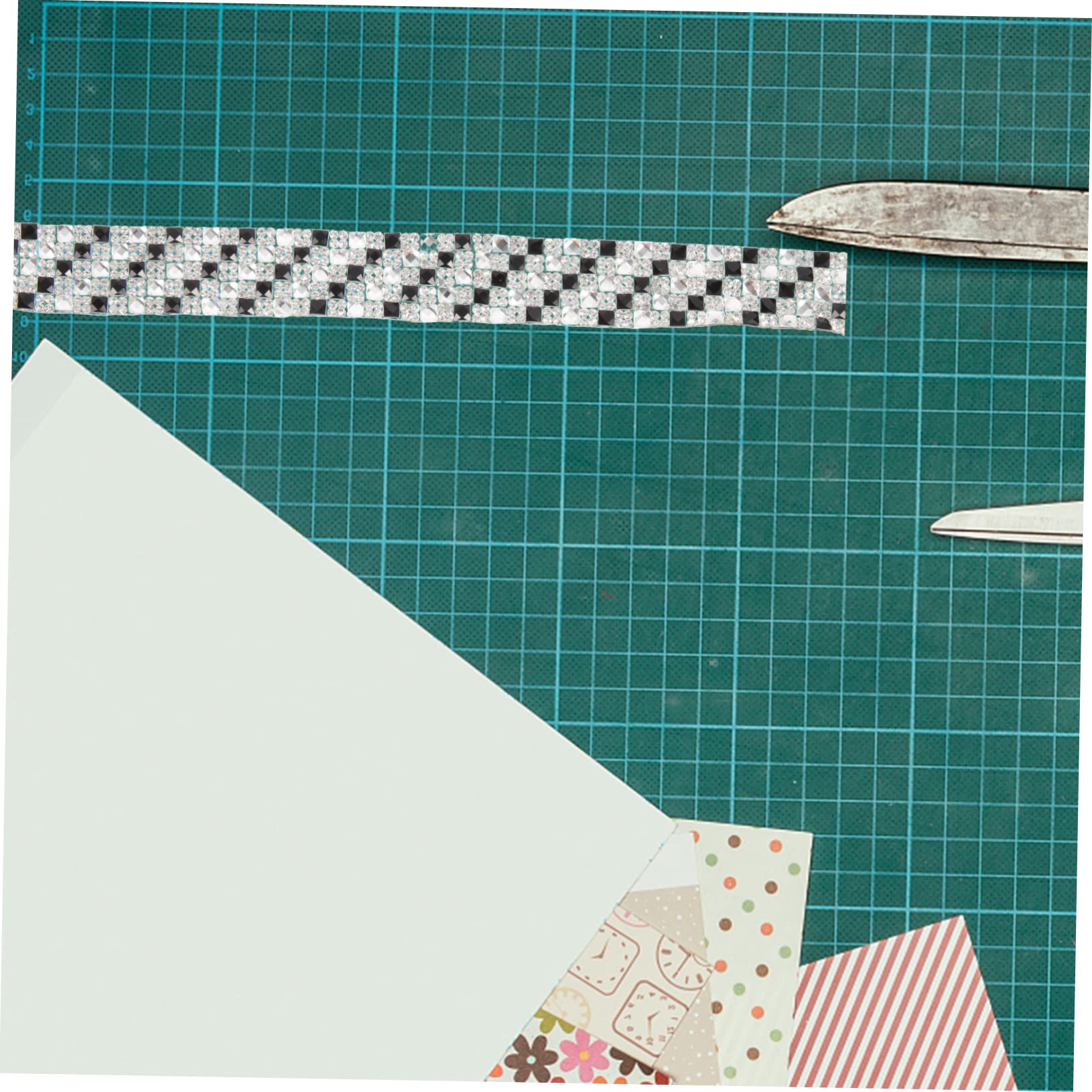 TEHAUX 5rollen Rhinestone Dekoband Für Bastelprojekte Selbstklebendes Strassband Für Hochzeiten Kostüme Und Kreative Deko-ideen
