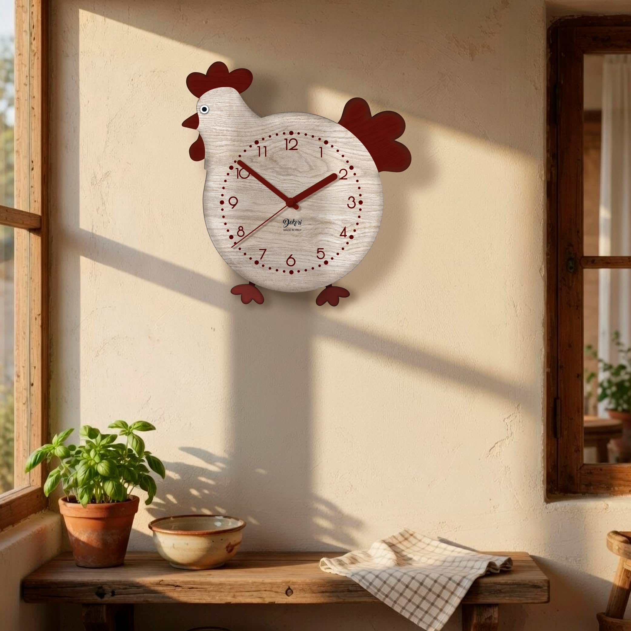 DEKORI Orologio da Parete con Pendolo – Design Gallinella in Legno, Silenzioso e Artigianale, per Cucina Rustica o Casa, 27x32 cm