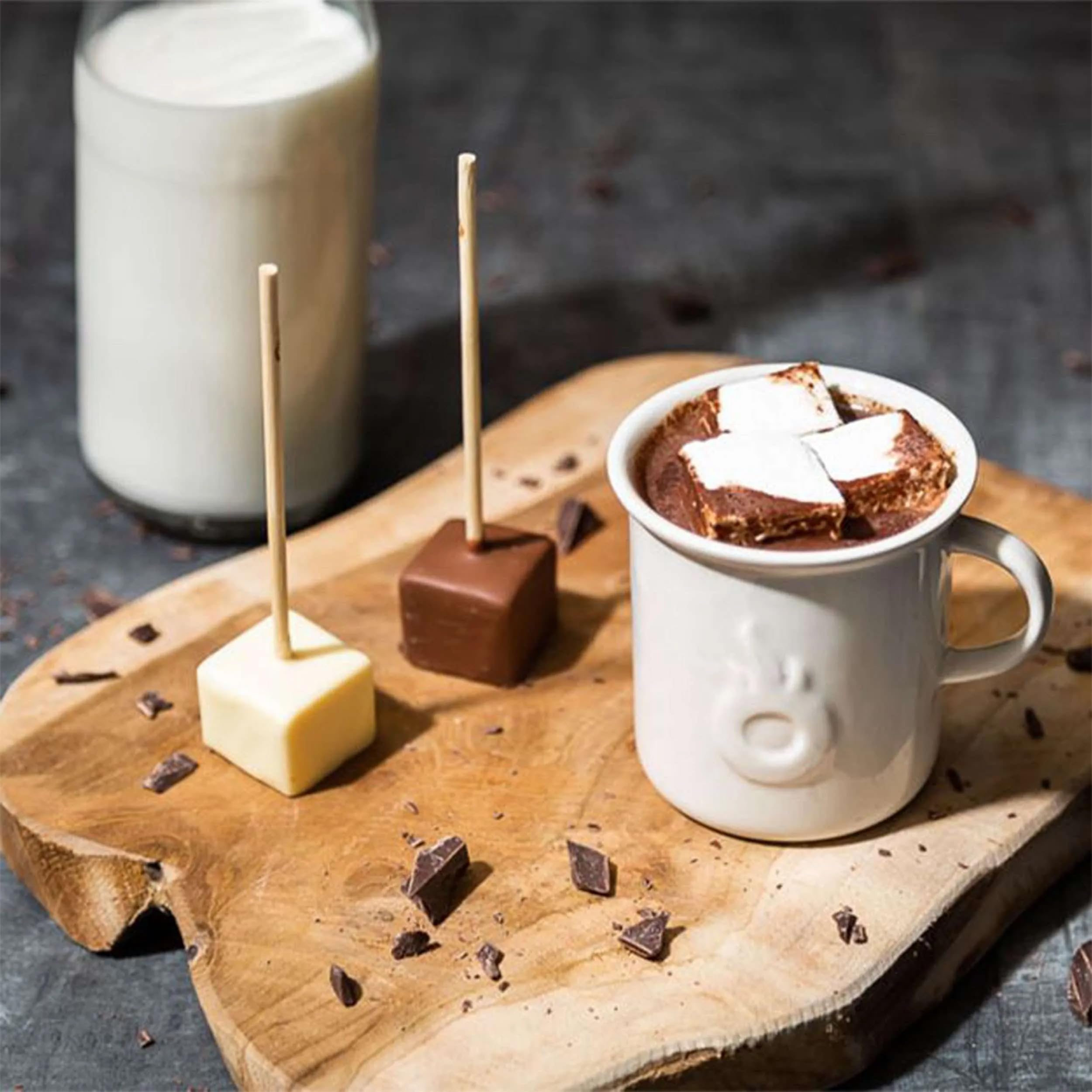 GUSTONE. MoMe Trinkschokolade am Stiel Choc-o-lait Milk (Vollmilch) 24 Stück Display Geschenkset