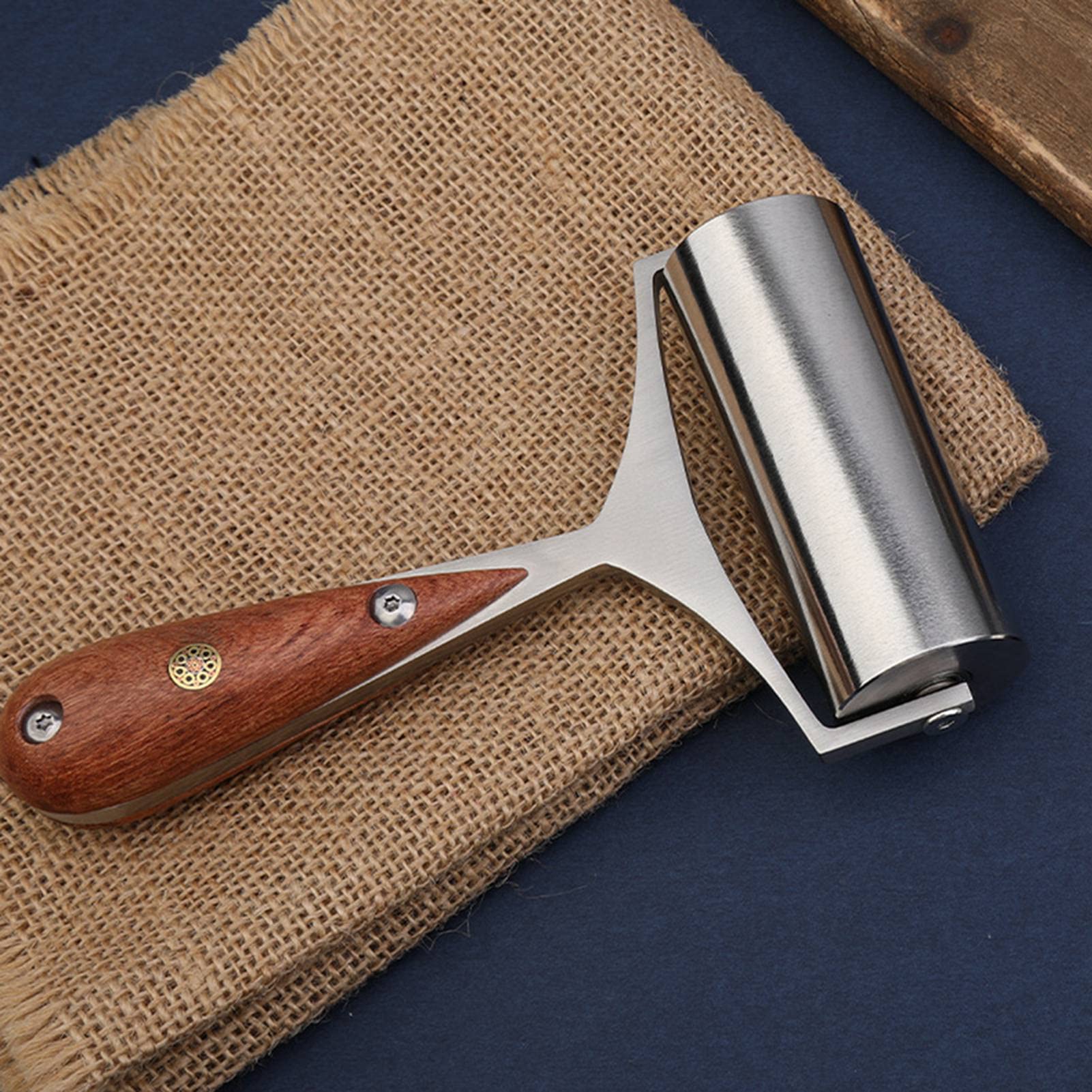Rodillo de borde de prensa de cuero, rodillo de cuero de acero inoxidable de alta dureza con mango de madera, herramientas de cuero de bricolaje para alisar y unir artesanías de