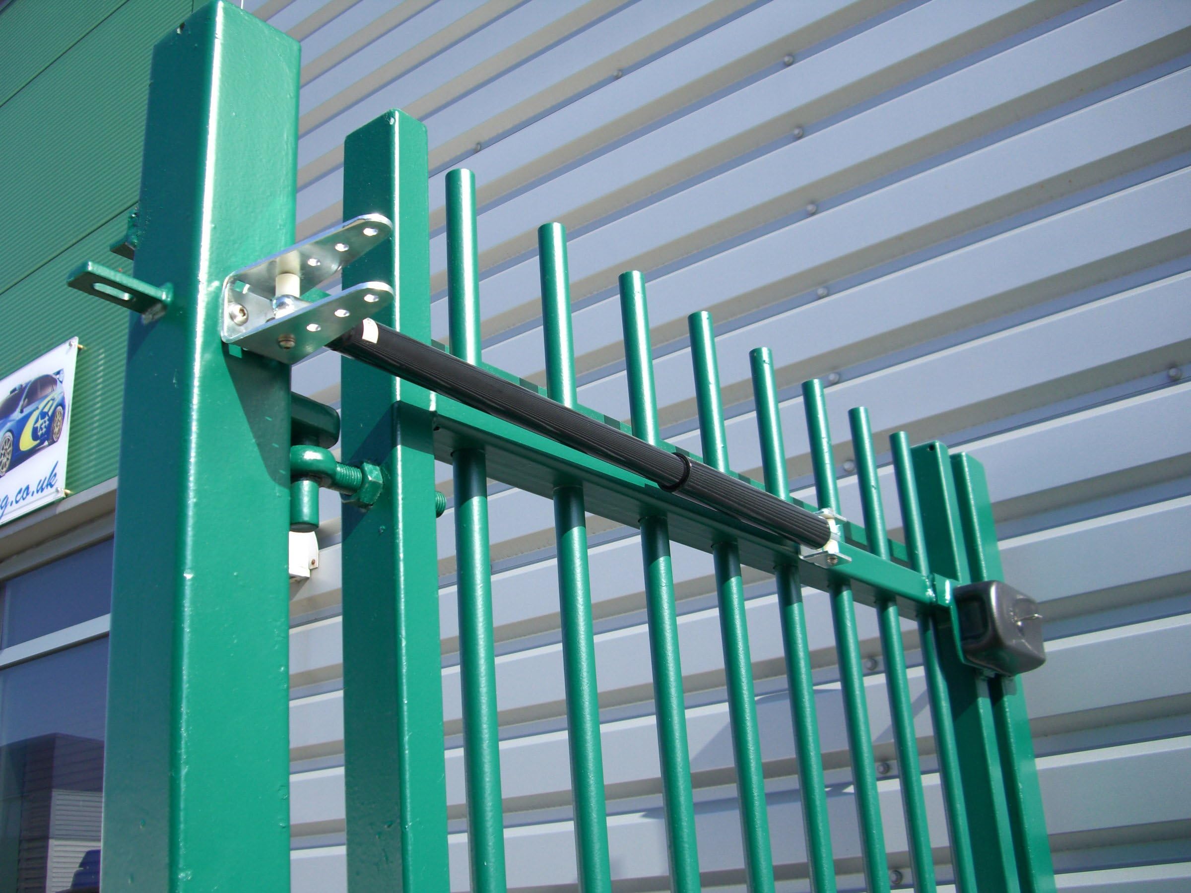 GC200 Automatic Pedestrian Gate Closer | Self Closing Domestic and Commercial Gate Closer with Speed Control