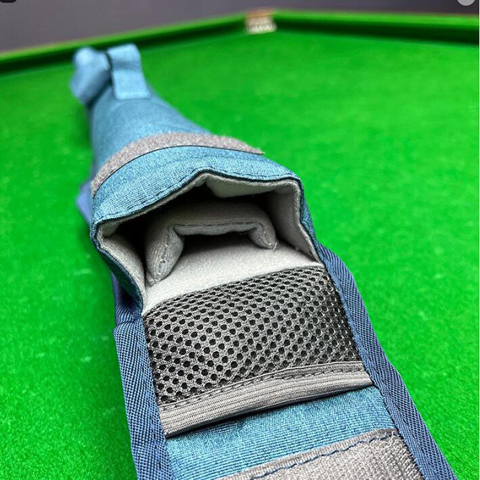 Funda para Guardar Tacos de Billar con Correa Ajustable para Facilitar Su Transporte.
