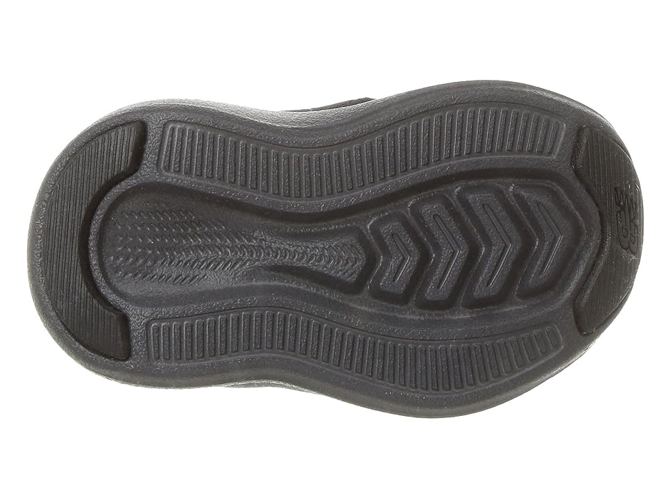 

New Balance Kids KACSTv3I (Infant/Toddler) (Black/Magnet) Boys Shoes, Silver