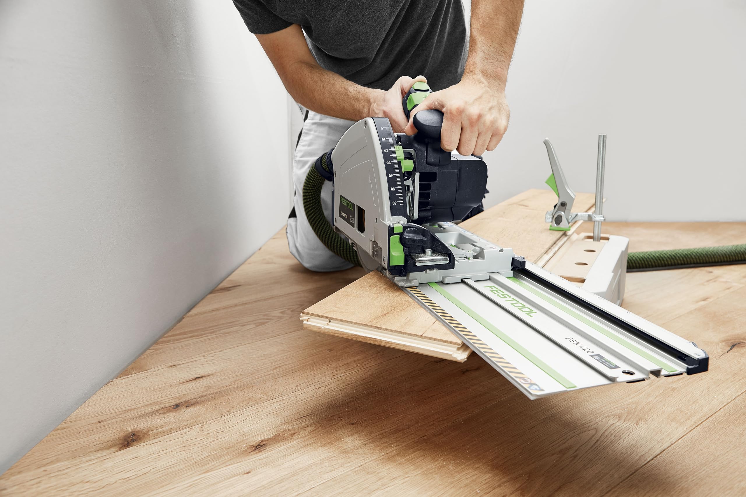 Festool Systainer³ SYS3-MFT M 112 Mobile Werkbank mit MDF-Lochplatte | Werkzeugkoffer mit Moosgummi-Haftunterlage und V-Nut für Rohre, koppelbar im System und passend für MFT Zwingen