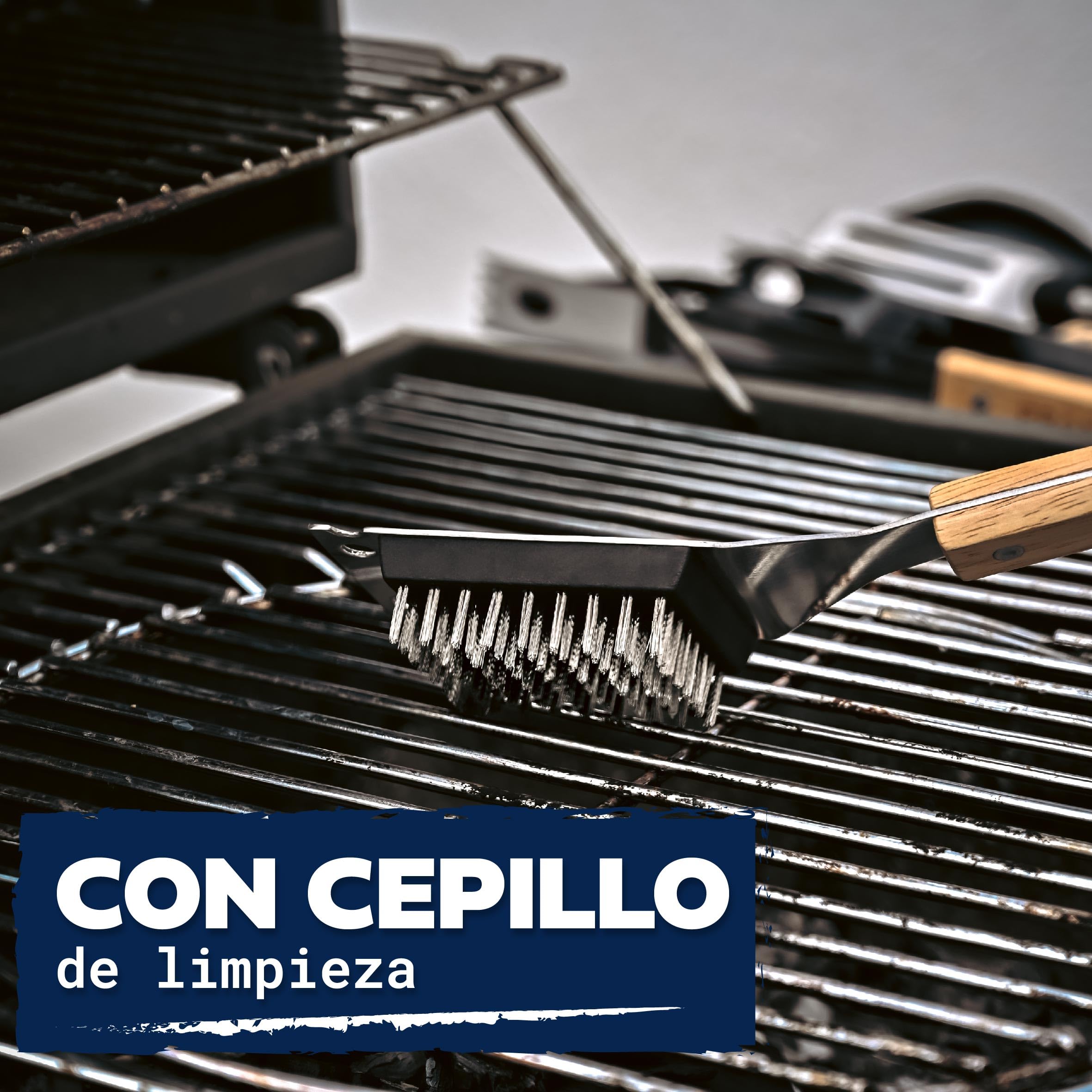 Praknu Accesorios Barbacoa 4 Piezas – Kit BBQ con Bolsa de Transporte – Utensilios Barbacoa de Acero INOX y Madera – Kit Regalo Hombre para Exteriores – Espátula, Tenedor, Cepillo y Pinzas Barbacoa