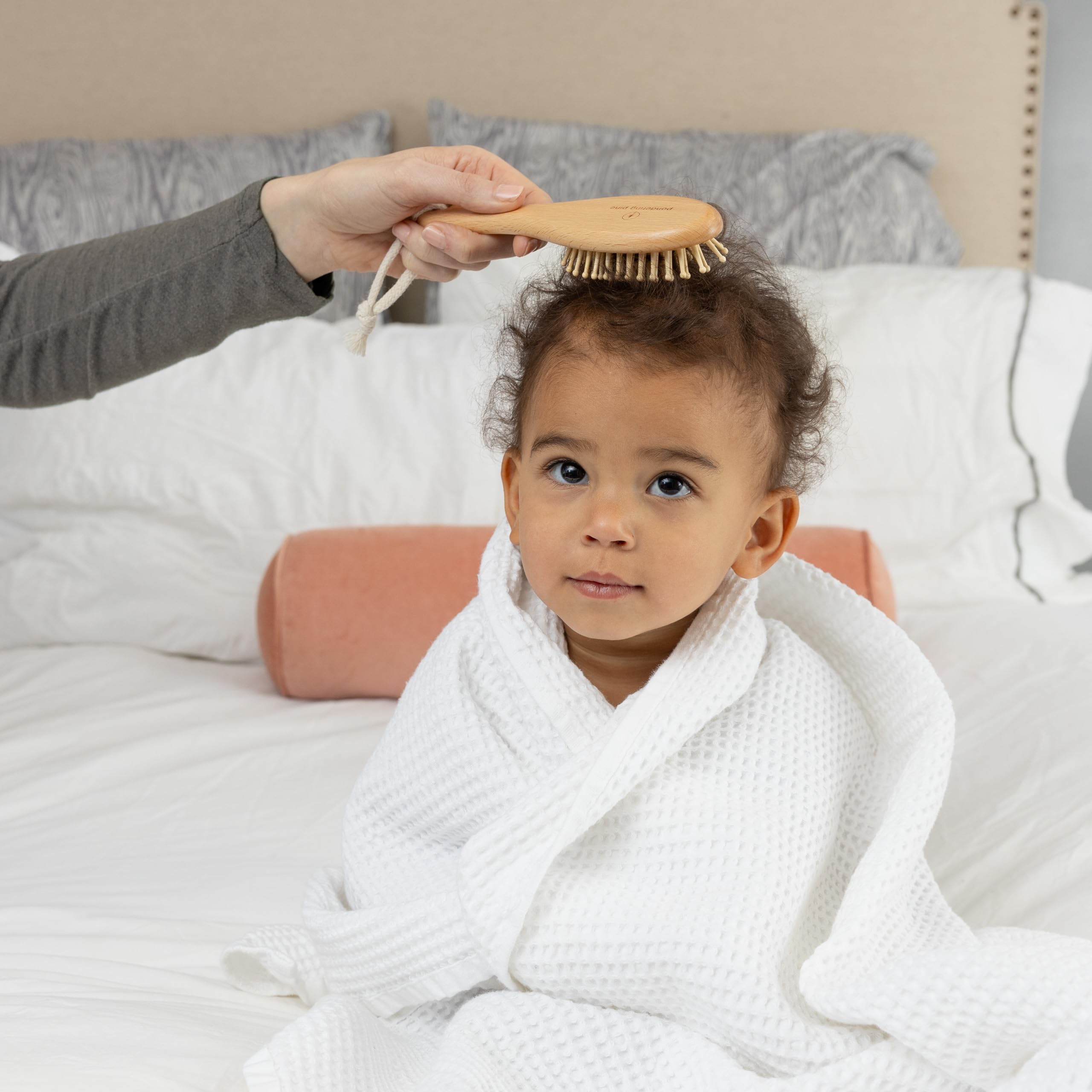 Natürliches Babyhaarbürsten-Set, Holzbürsten und Kamm mit Boho-Reisetasche für Mädchen oder Jungen, weiche Ziegenhaarbürste für Wiegenkappe, Bambus-Kleinkind-Haarbürste, Neugeborene Haarbürste für