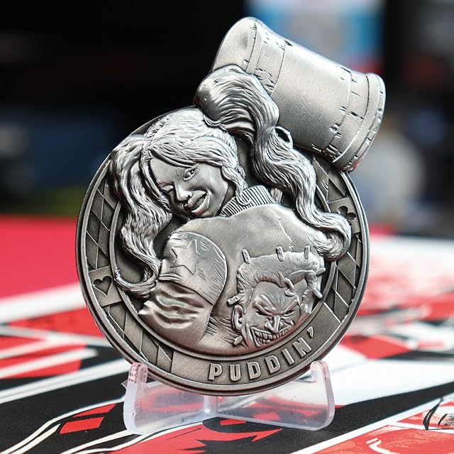 Foto 7 de 8 de FaNaTtik DC Comics Medallion Harley Quinn 30th Anniversary Limited Edition