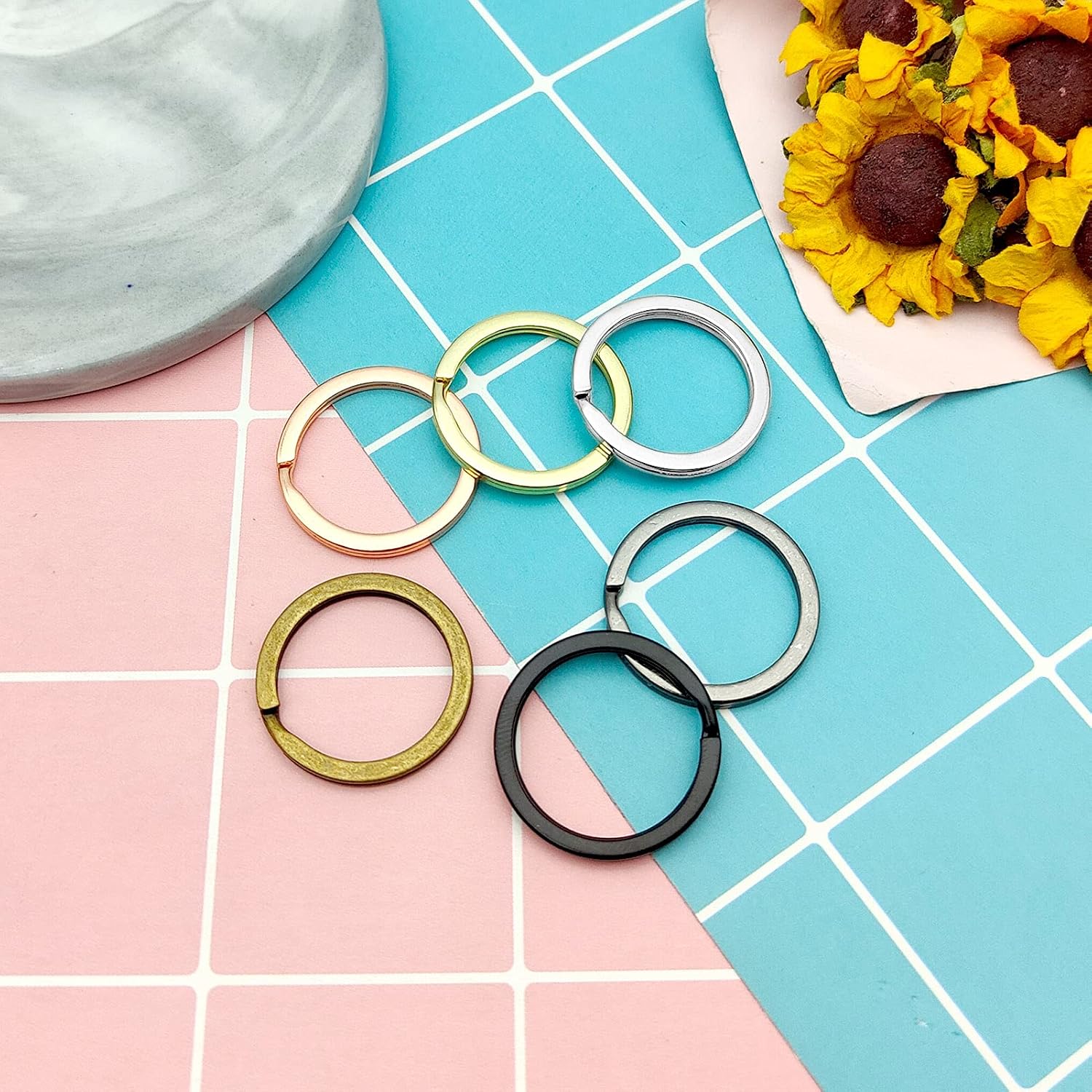 60pcs Flat Key Chain Rings Metal Keychain Ring Round Flat Split Key Ring Metal Split Key Chain Rings Metal Split Ring for Home Car Keys Organization Attachment(6 Colors)