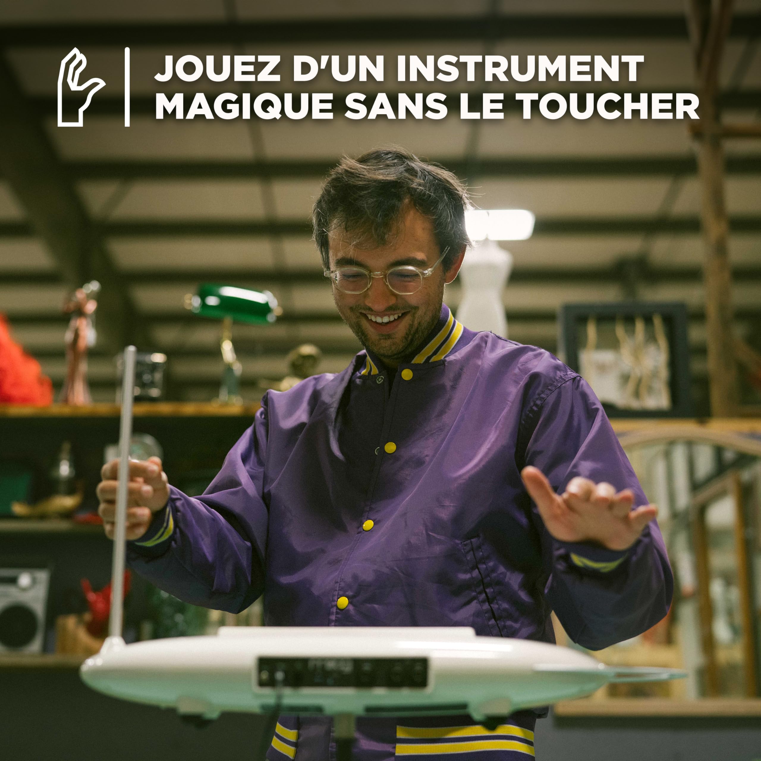 MOOG Theremini Synthétiseur Thérémine | Correction de Pitch, Sortie CV, Accordeur et Haut-Parleur Intégrés, Moteur de Synthèse AniMOOG, Écran LCD