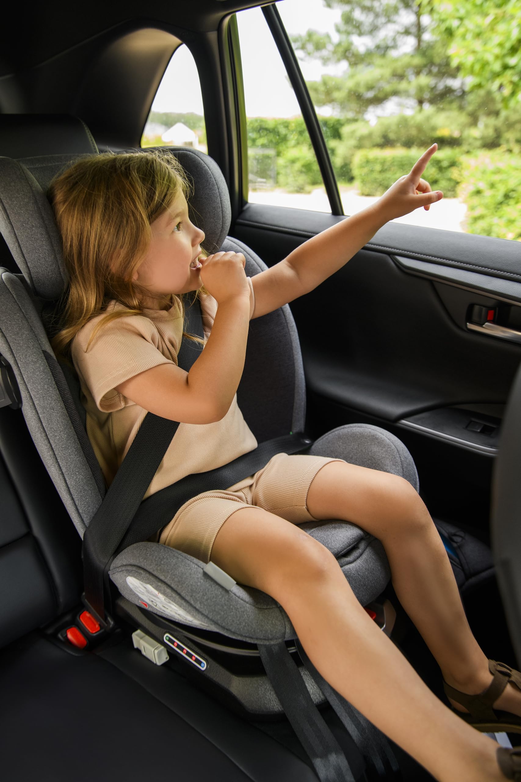 MoMi Autositz für Kinder EMI 0-12 Jahre (Gruppe 0+, 1, 2, 3, 3, Kinder bis 36 kg, 40 bis 150 cm), 360° drehbar, Einbau rückwärts: bis 18 kg, vorwärts: ab 18 kg, Befestigung mit ISOFIX und Top-Tether