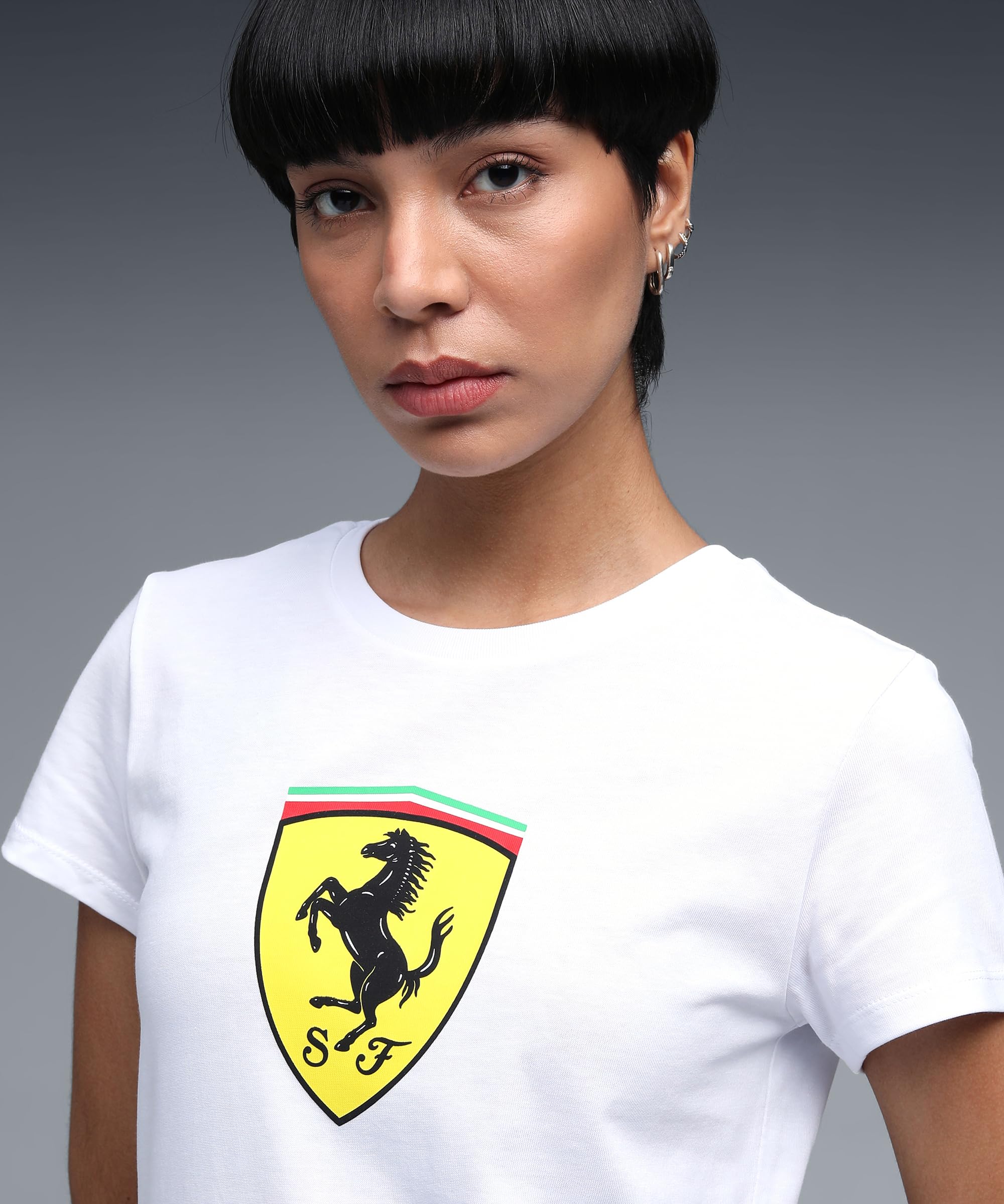 PUMA Scuderia Ferrari F1 Camiseta para Mujer con Gran Logo del Escudo Scudetto