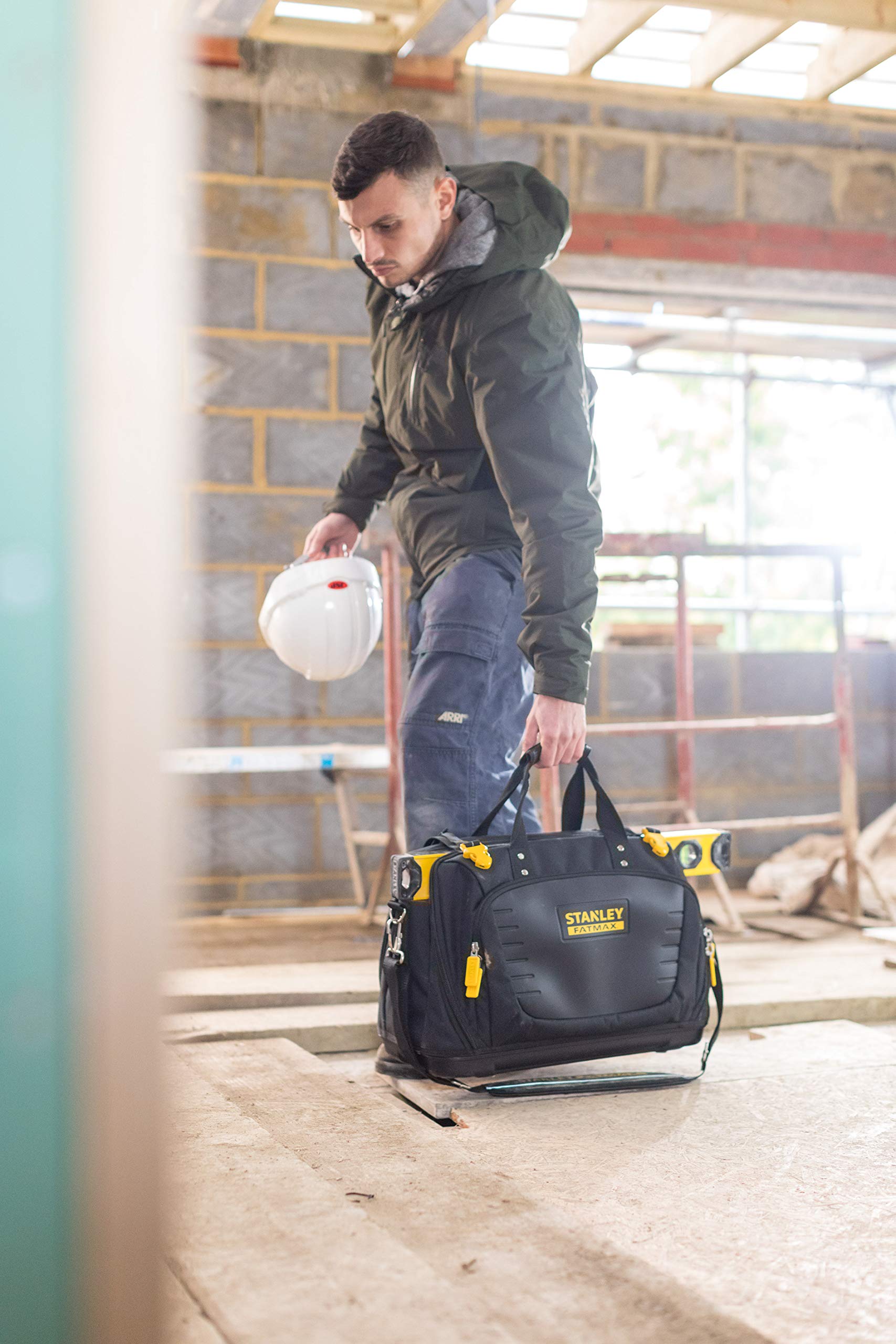 Stanley FatMax Werkzeugtasche/Tragetasche für Werkzeug Quick Access (mit 4 Fächern, aus 600 x 600 Denier Nylon, mit Kunststoffboden & gepolstertem Schultergurt) FMST1-80147