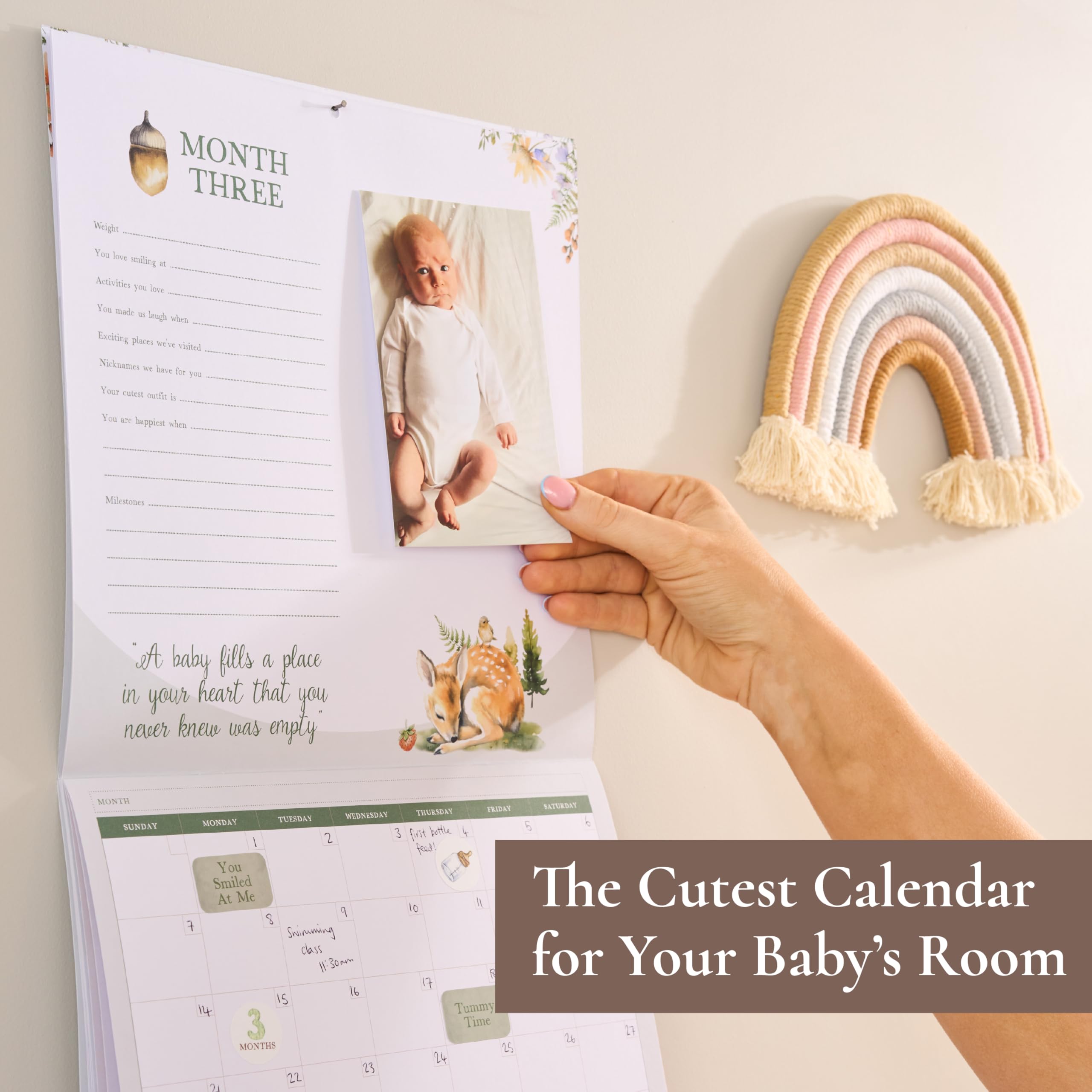 Baby erstes Jahr Kalender mit 100 Aufklebern - Waldtiere 1. Jahre Wandkalender mit Aufklebern, Baby Tracker, Baby Scrapbook für neue Mutter und Neugeborene Jungen & Mädchen