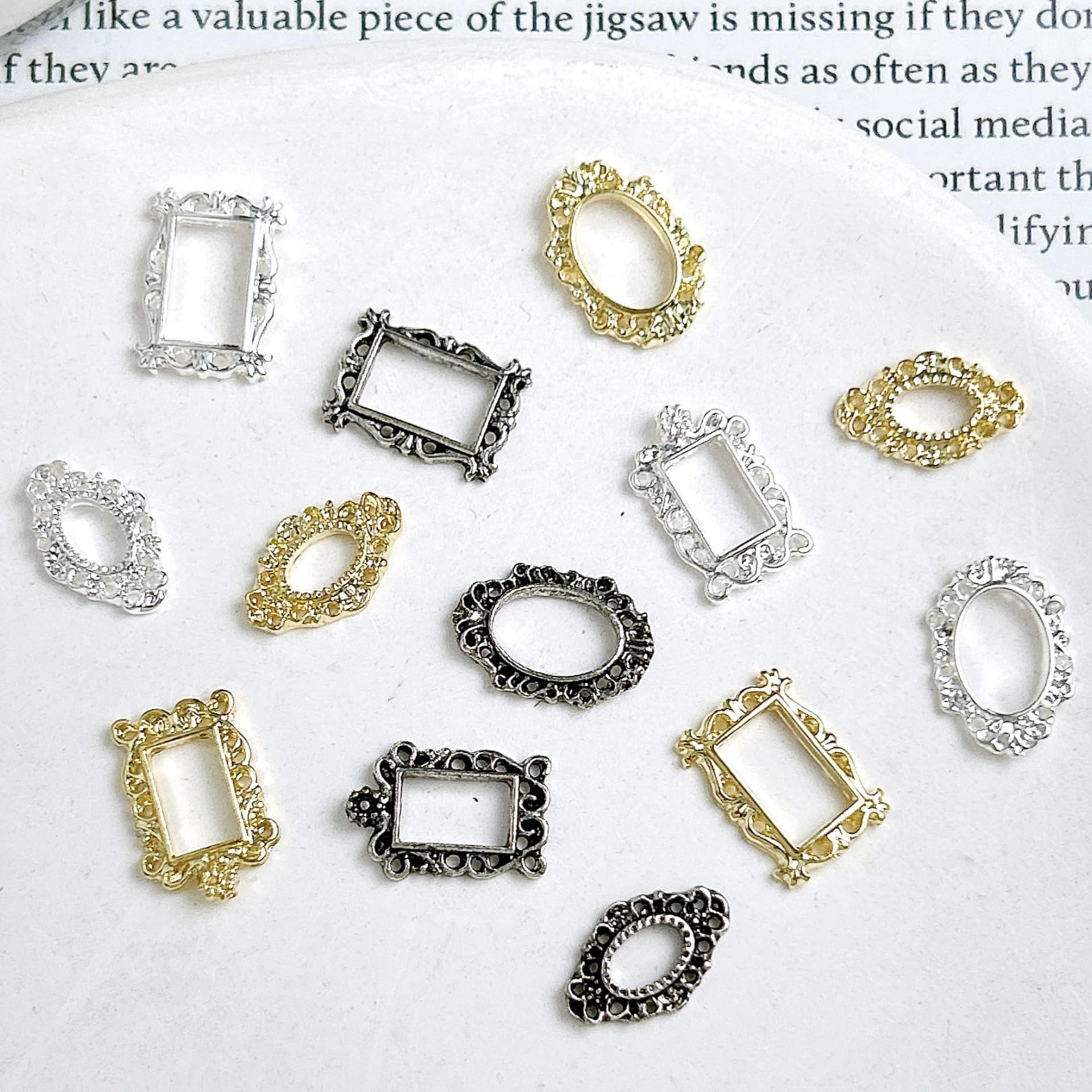 100 pezzi Retro Cornice in Lega Strass per Unghie Gotiche Cornice in Metallo Ciondoli per Unghie Inciso Cornice per Unghie Cornice Oro Argento Gioielli per Unghie Accessori per Unghie per Donne Fai da