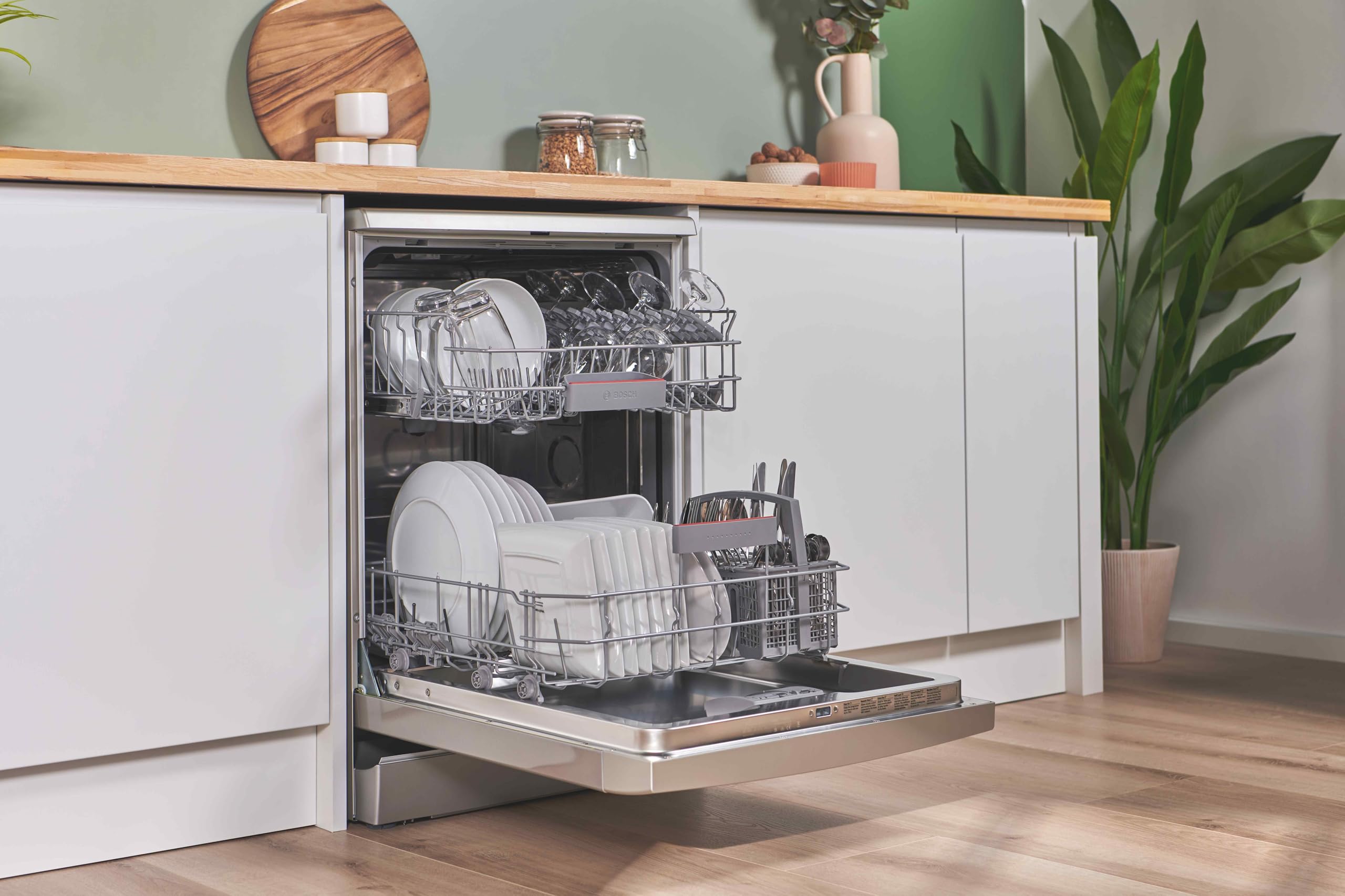 Bosch SMS4EKI06G Series 4, Free-Standing Dishwasher 60 cm, B Energy Rated, 13 Place Settings, 9 Litre, ExtraDry, Silence Plus 42dB Quiet,Rackmatic Adjustable Basket, Silver Inox — view 8