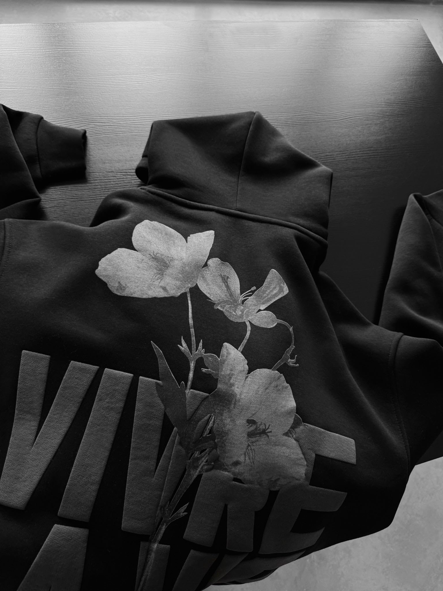 Oversize Vivre La Vie Hoodie - Black and Grey