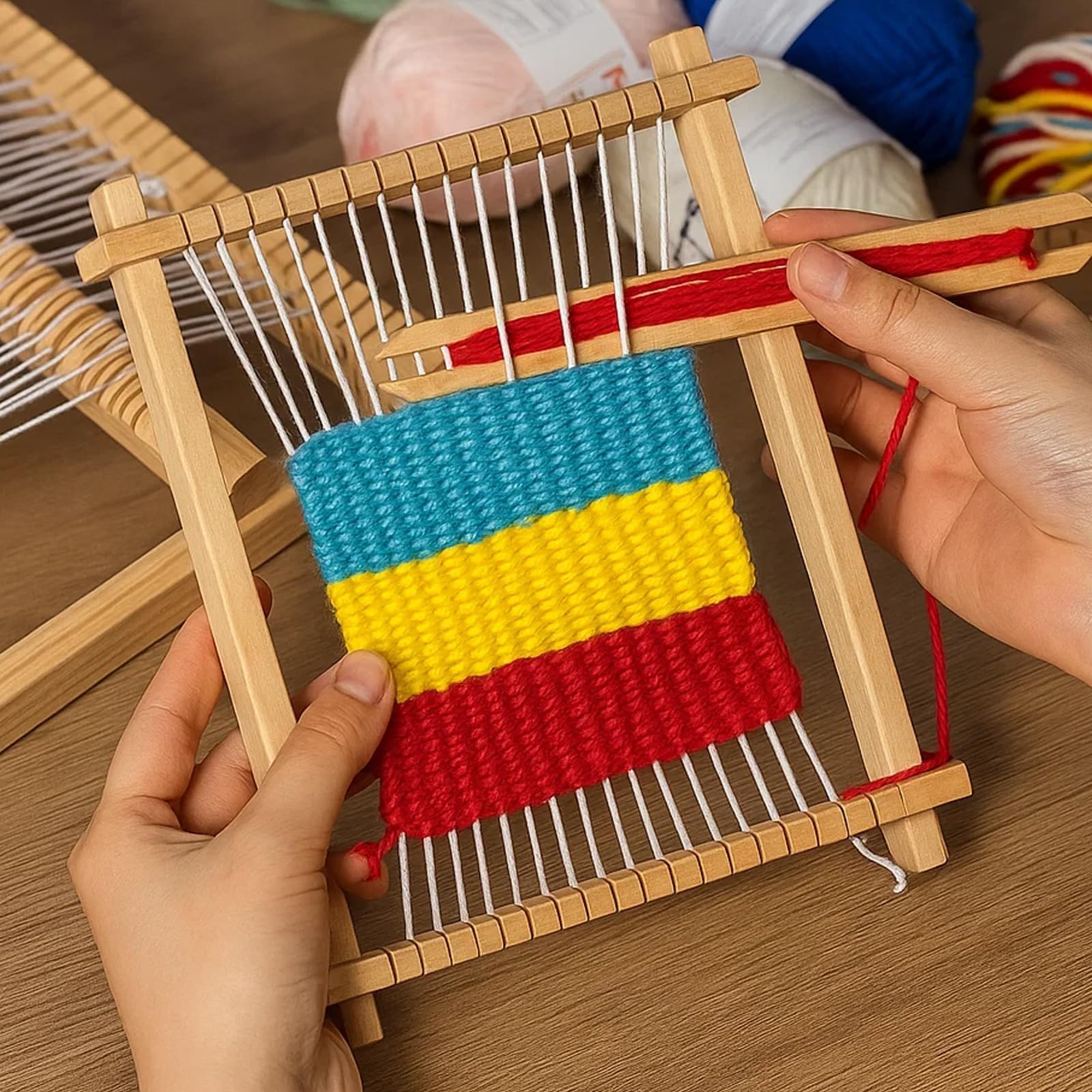 Wooden Weaving Loom Kit for Kids, Weaving Kit with 4 Coloured Yarns, Weaving Kit for Beginners, Large Frame Multi-Craft Lap Hand, Educational Toy for Creative Projects, Suitable for Beginner & Kids 4