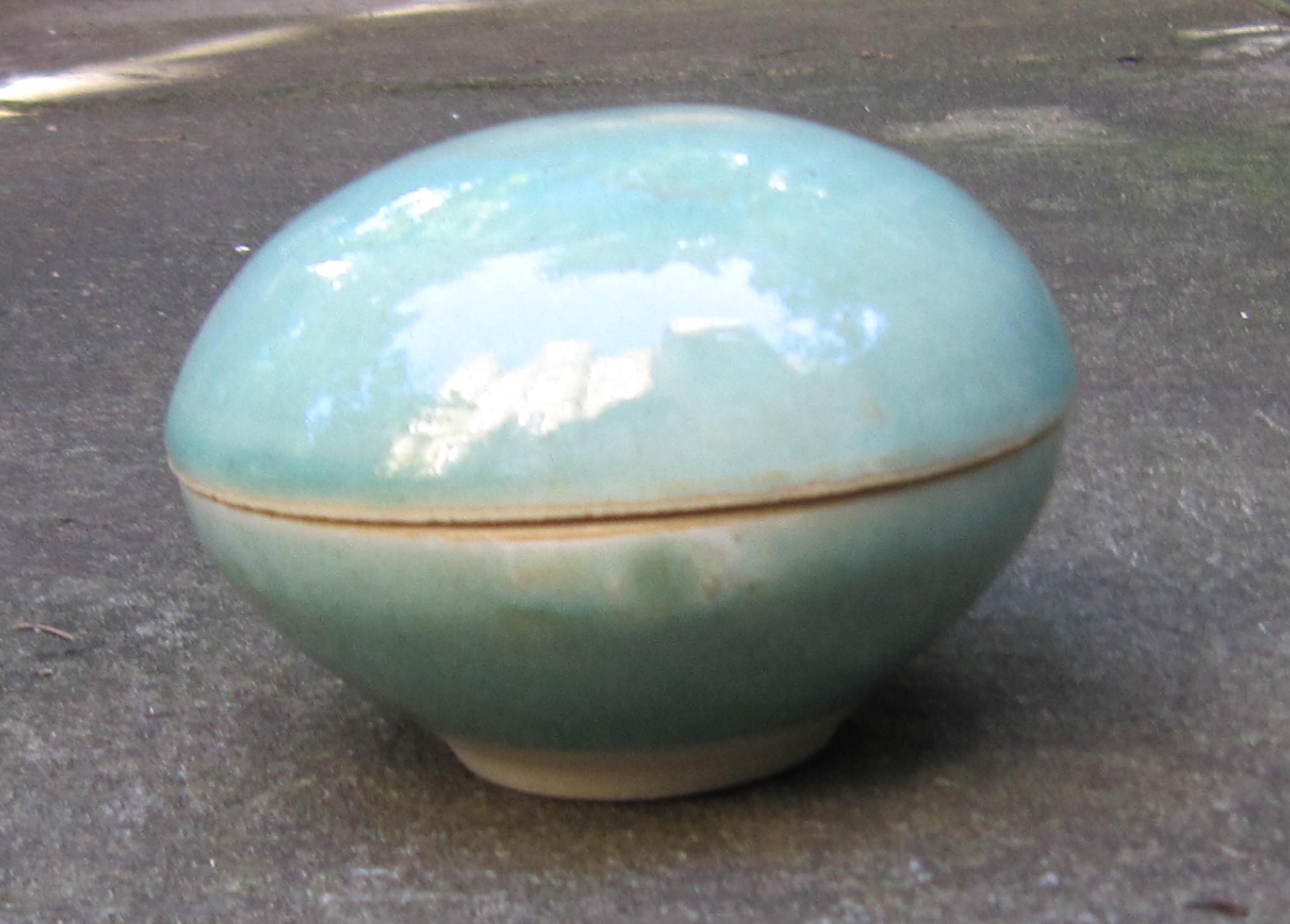 Jewellery container; Lidded pot with jade green glaze; Cufflinks container; Pate dish; Butter dish; Chocolates dish; House warming gift; Container with shiny green glaze; Green container