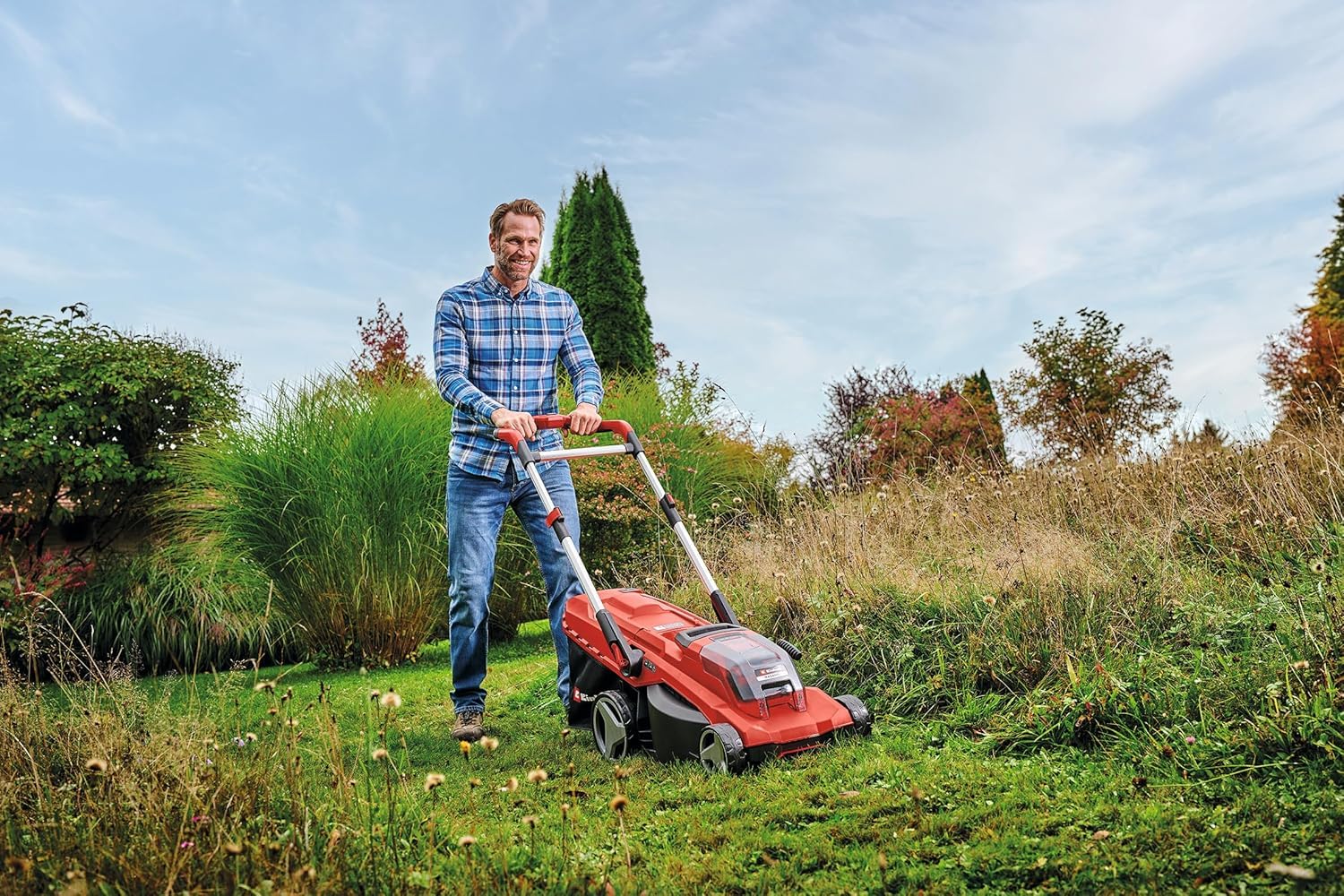 Einhell Akku-Rasenmäher RASARRO 36/42 Kit Power X-Change (36V, 42 cm Schnittbreite, bis 725 m², Brushless, 50L Fangkorb, Mulchfunktion, inkl. 2X 5,2Ah + 1x Twincharger)