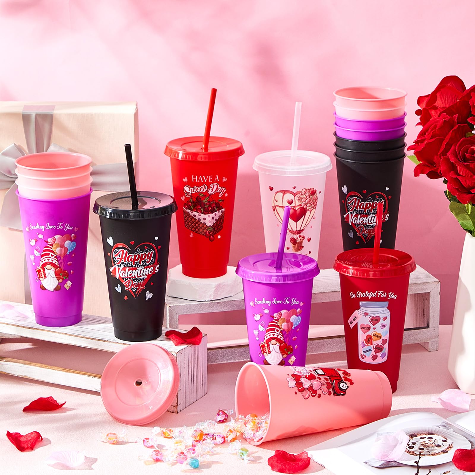 Uiifan Lot de 24 gobelets en plastique réutilisables avec couvercle et paille pour la Saint-Valentin avec couvercle et paille - 710 ml (tendance)